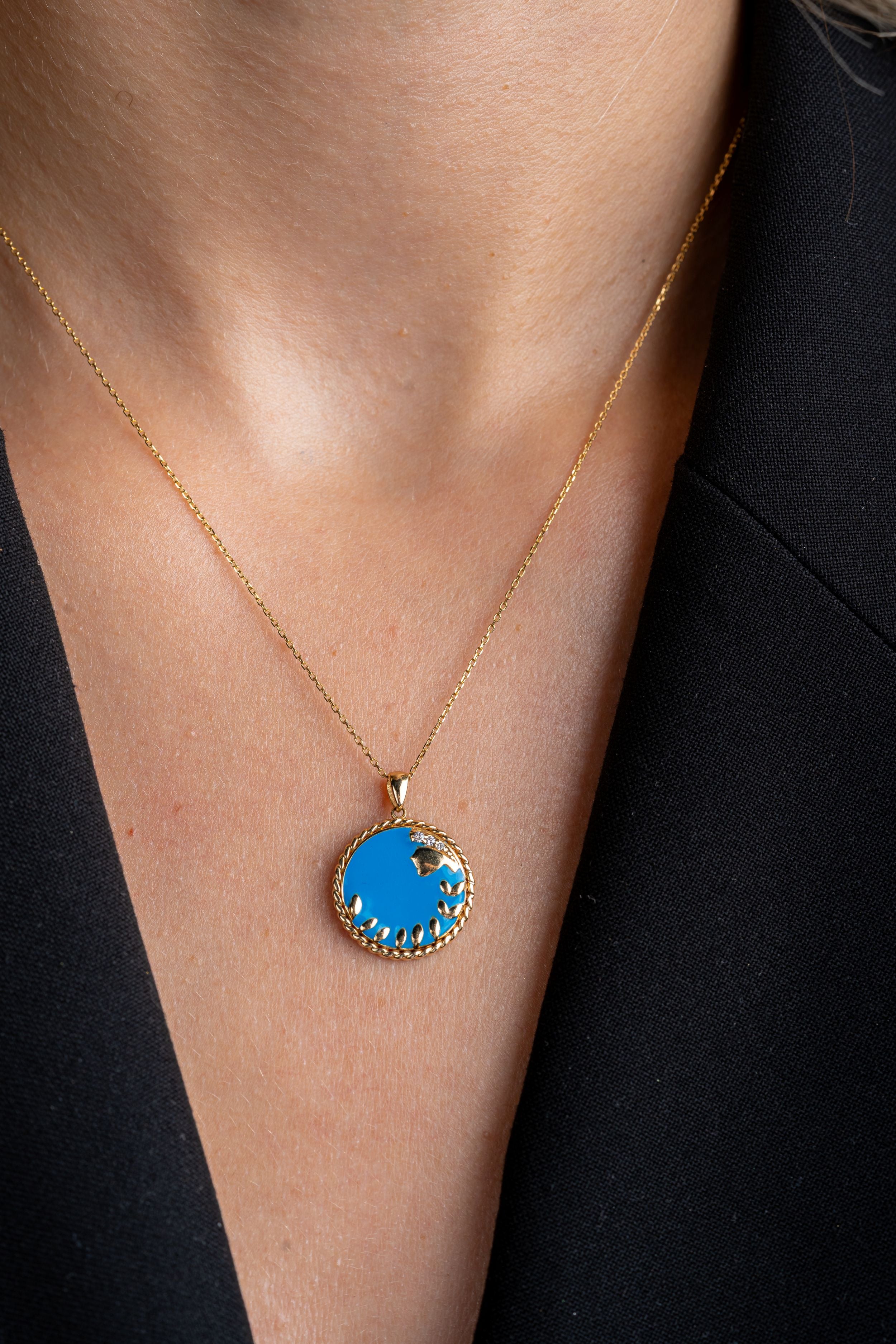 Colier 0001 zodia scorpion aur galben 14k si email cu diamante naturale 0.02ct