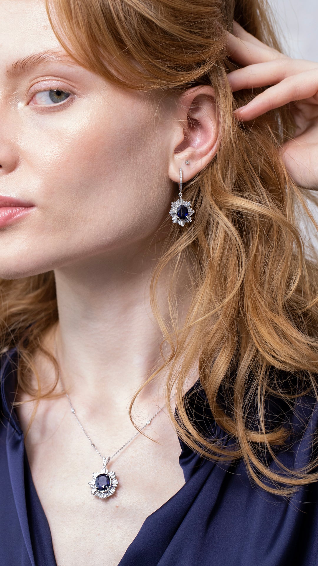 Cercei CN1055E din aur alb 14k cu diamante si safir - Bijuterii LA ROSA