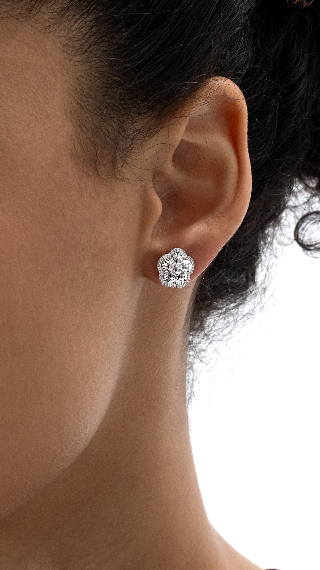 Cercei HD0668-E model floare din aur alb 14k cu diamante - Bijuterii LA ROSA