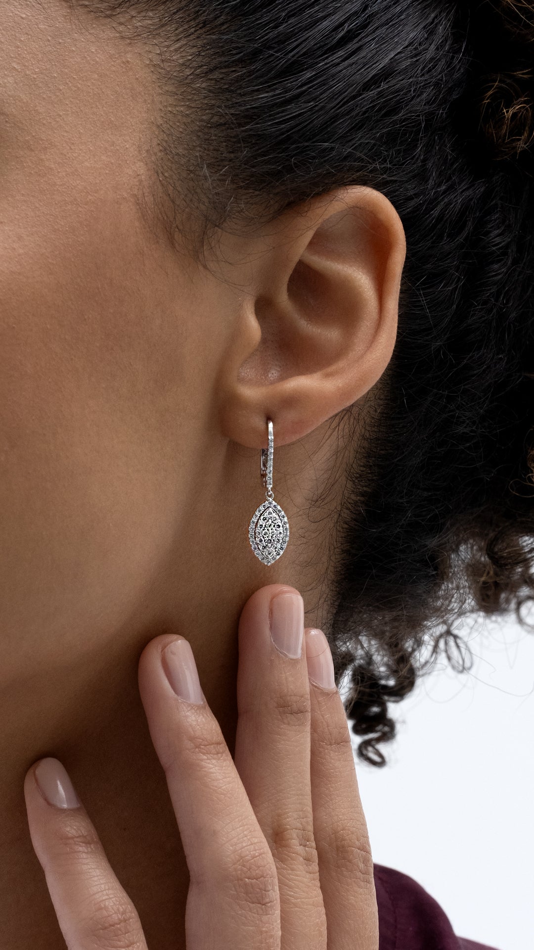 Cercei MD08122 din aur alb forma marquise cu diamante rotunde - Bijuterii LA ROSA