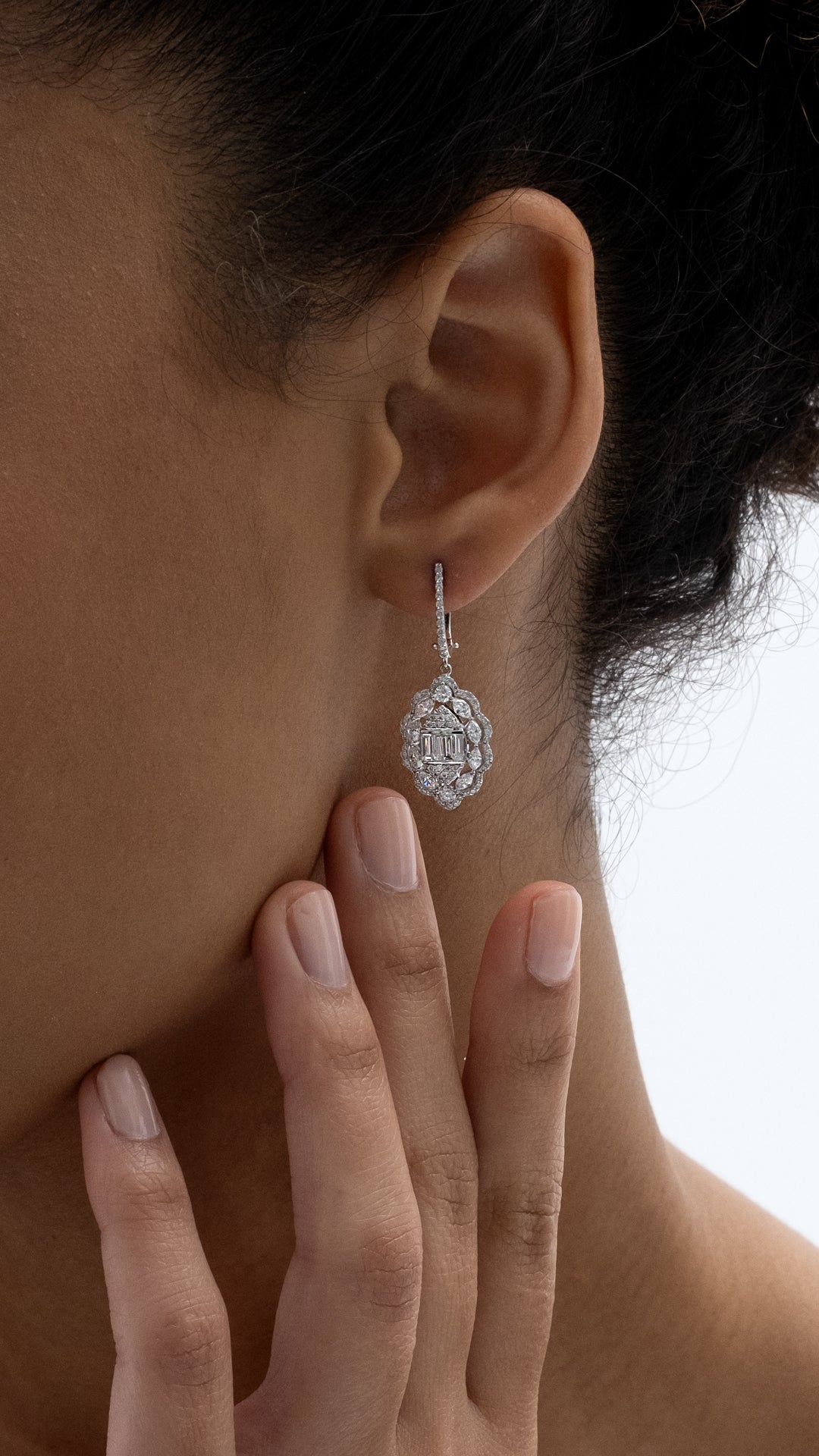 Cercei MD23490 din aur alb 14k forma oval cu diamante marquise si baguette - Bijuterii LA ROSA