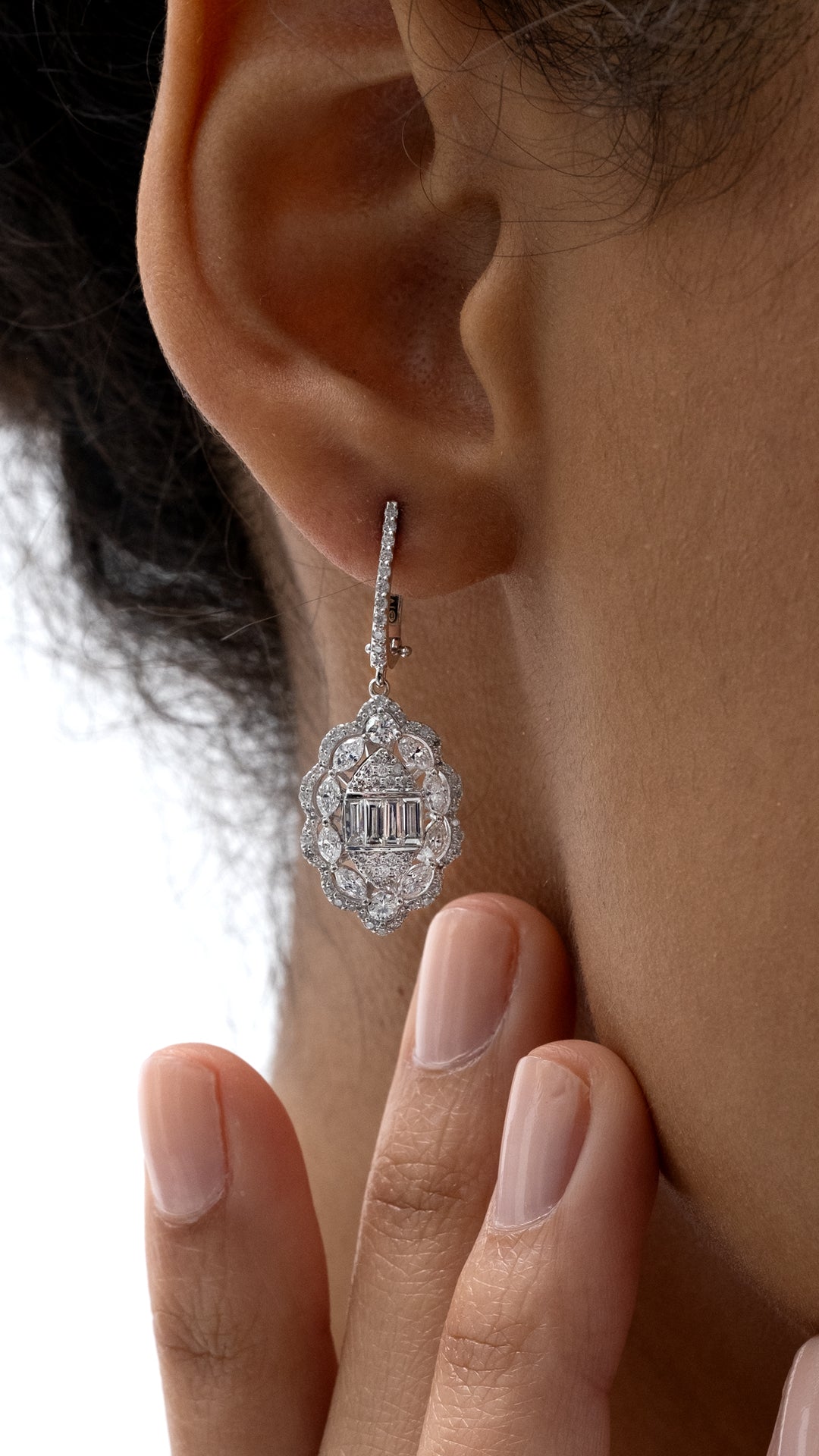 Cercei MD23490 din aur alb 14k forma oval cu diamante marquise si baguette - Bijuterii LA ROSA