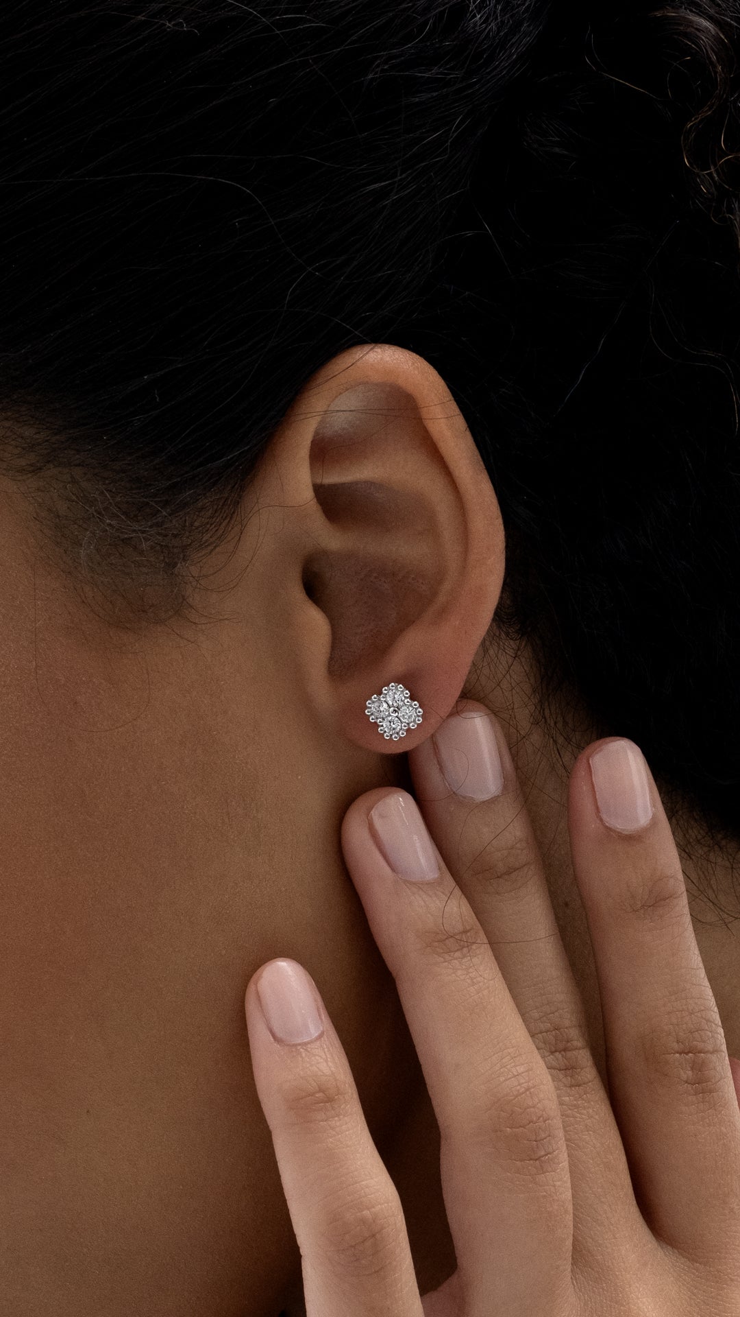Cercei MD24196 din aur alb 14k forma floare cu diamante - Bijuterii LA ROSA