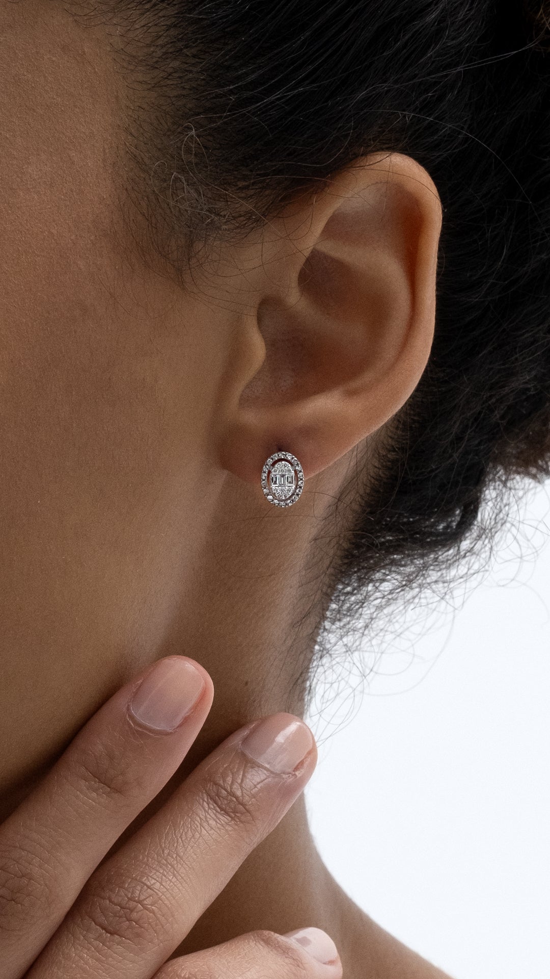 Cercei MD37823 din aur alb 14k forma ovala cu diamante - Bijuterii LA ROSA