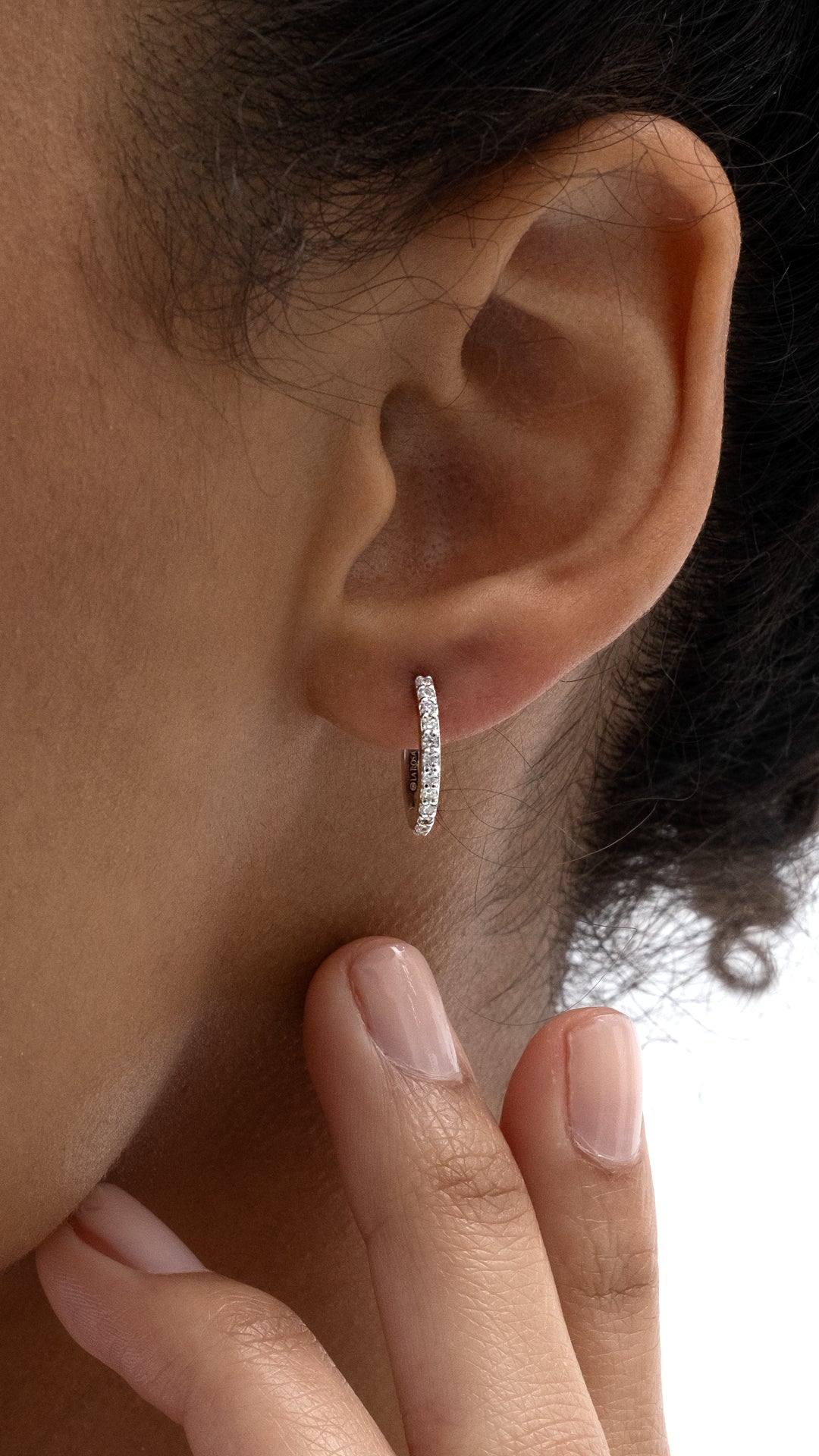 Cercei MD41022 din aur alb 14k forma rotunda cu diamante - Bijuterii LA ROSA