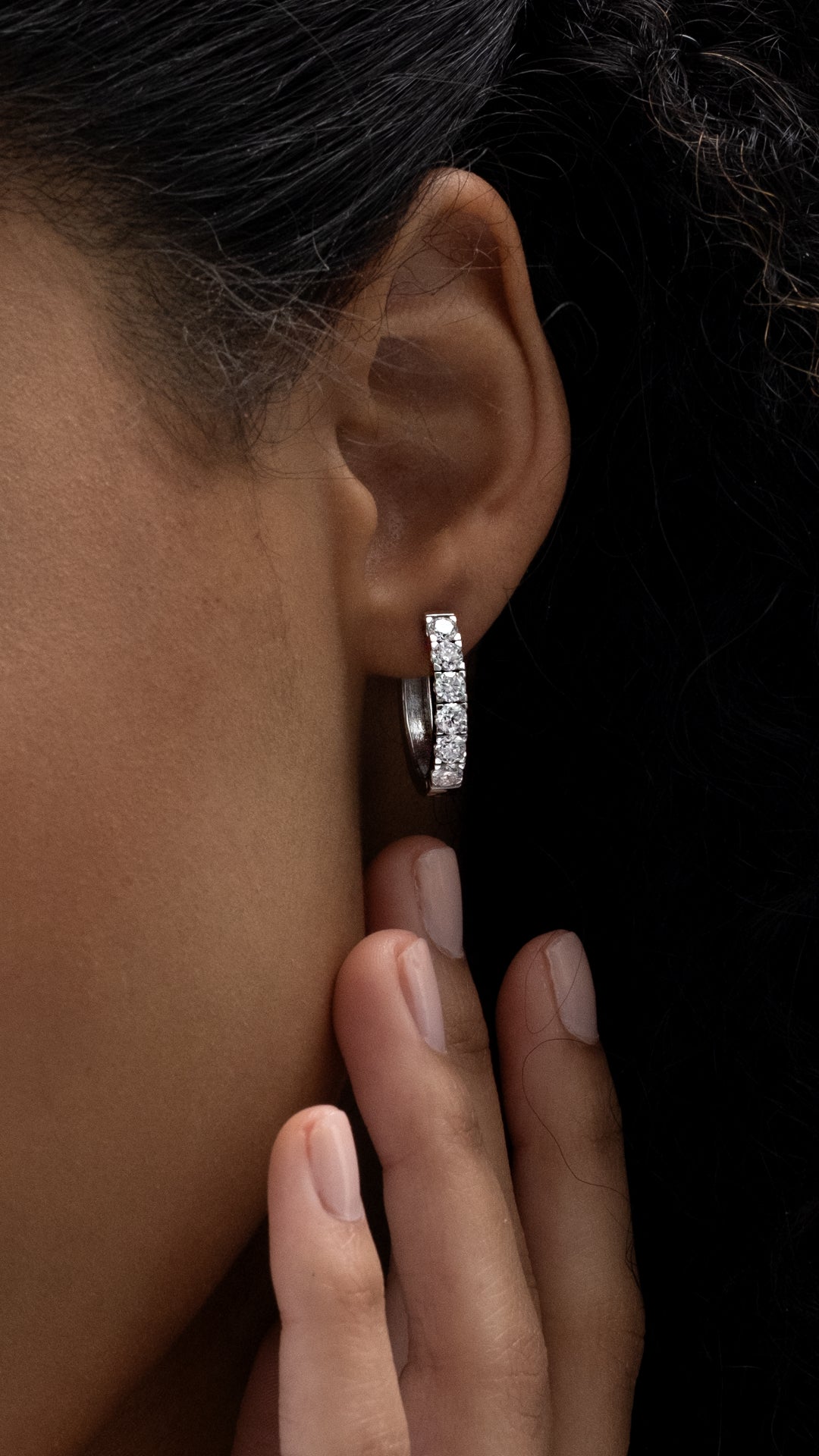 Cercei MD44068 din aur alb 14k forma rotunda cu diamante - Bijuterii LA ROSA
