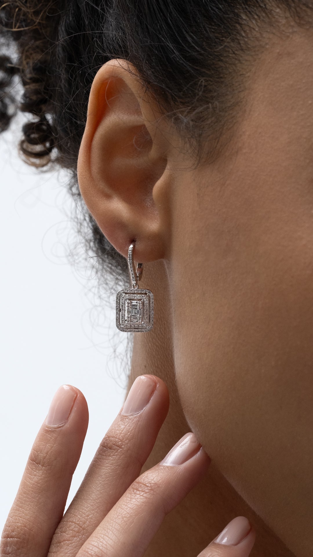 Cercei MD50553 din aur alb 14k forma dreptunghi cu diamante - Bijuterii LA ROSA