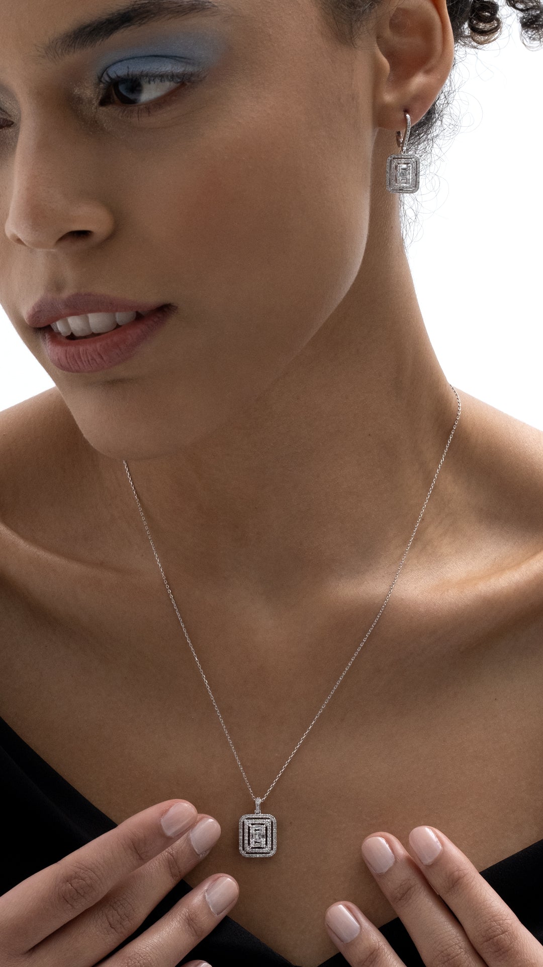 Colier MD50552 din aur alb 14k forma dreptunghi cu diamante - Bijuterii LA ROSA
