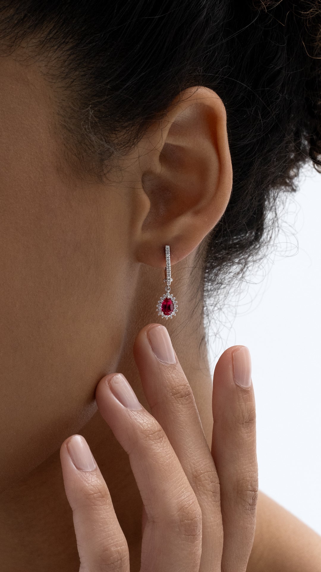 Cercei MD54299 din aur alb forma lacrima cu rubin si diamante - Bijuterii LA ROSA