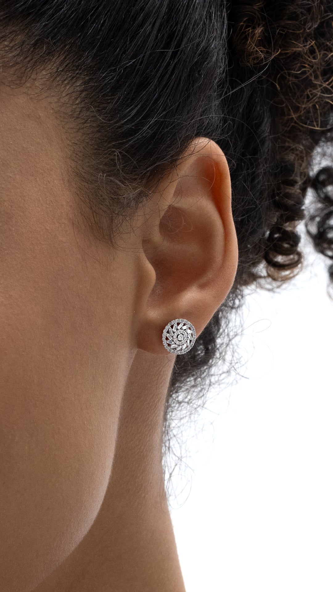 Cercei MD54539 din aur alb 14k forma rotunda cu diamante baguette - Bijuterii LA ROSA