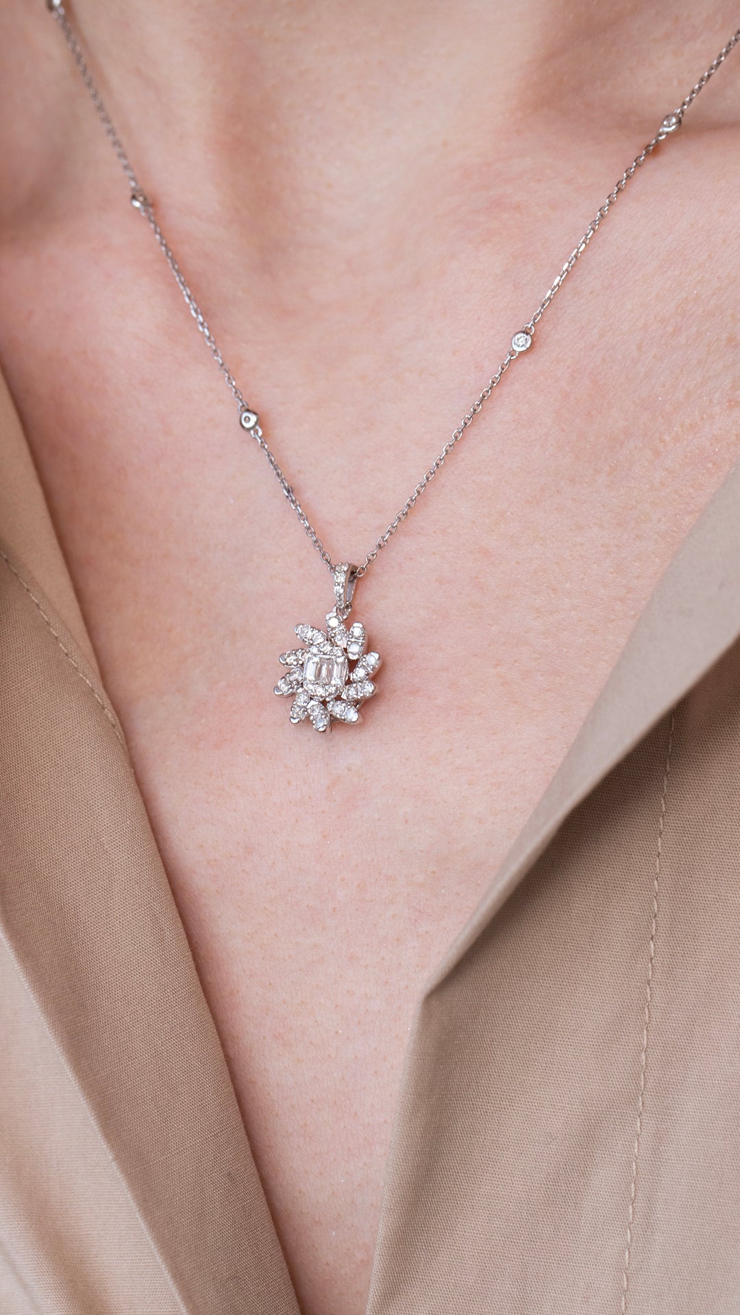Colier CN0581M din aur alb 14k cu diamante - Bijuterii LA ROSA