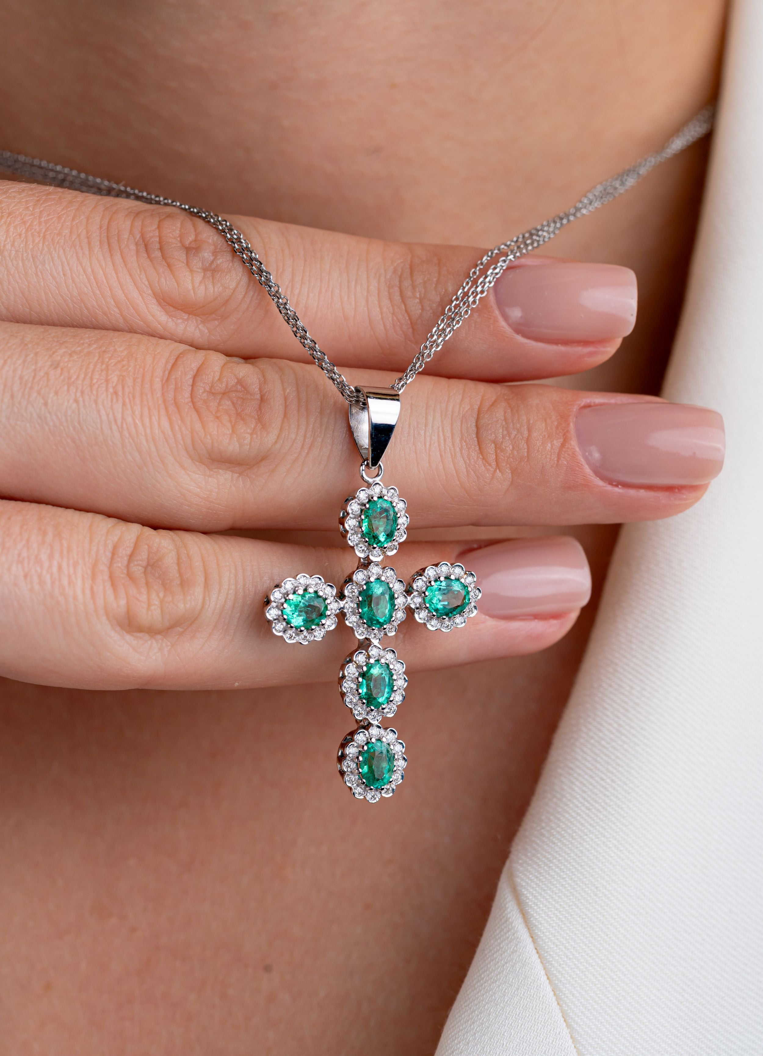 Colier cruce LRSC181SG din aur alb 18k cu smaralde 2.36ct si diamante naturale 0.39ct