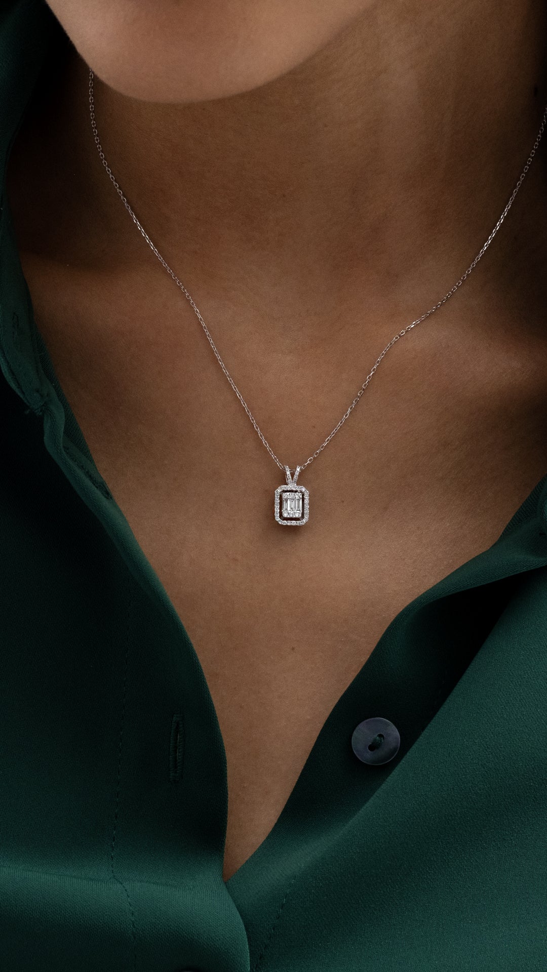 Colier MD06174 din aur alb 14k cu pandant forma dreptunghi si diamante baguette - Bijuterii LA ROSA