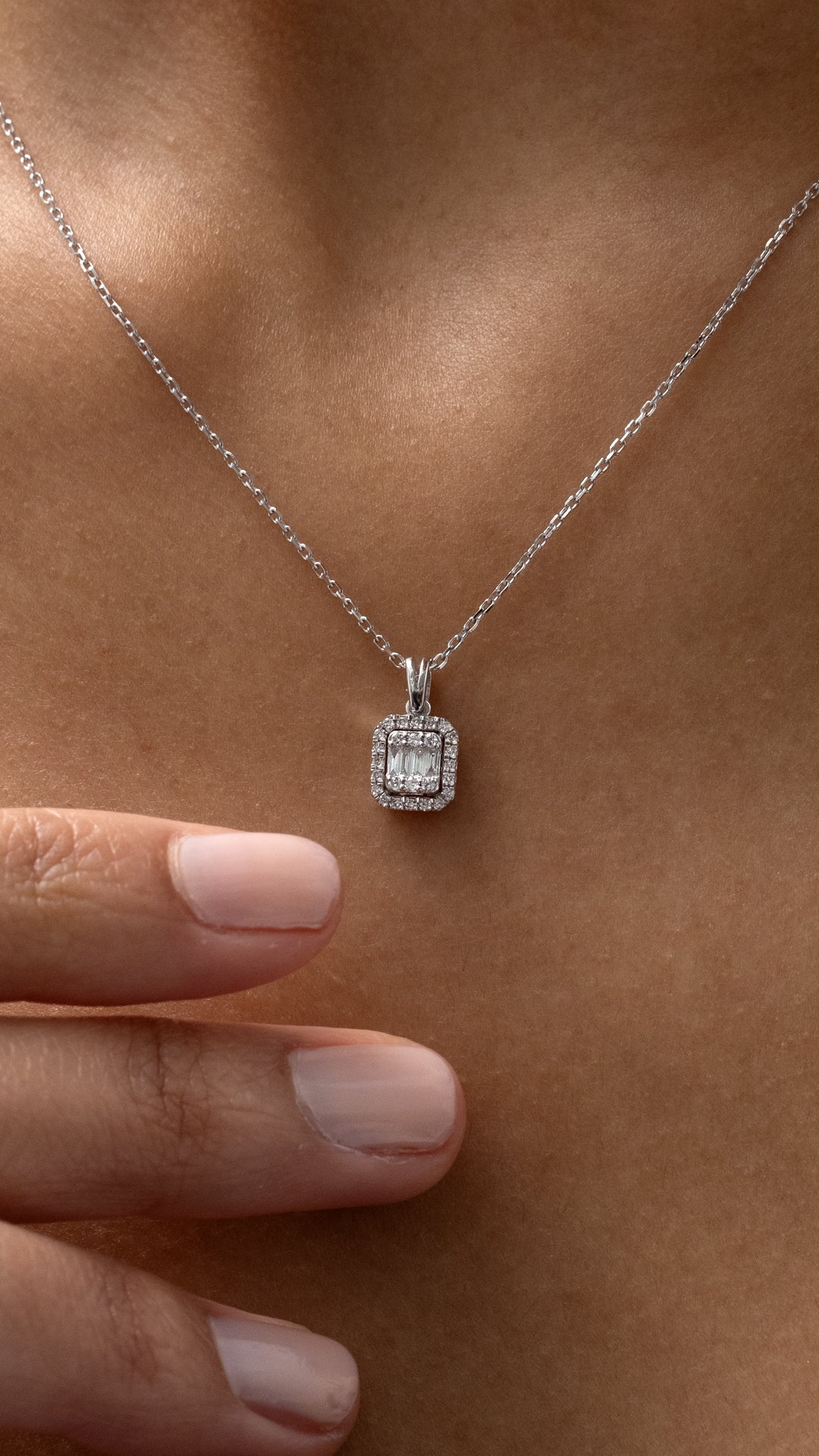 Colier MD30619 din aur alb 14k cu pandant dreptunghi si diamante - Bijuterii LA ROSA