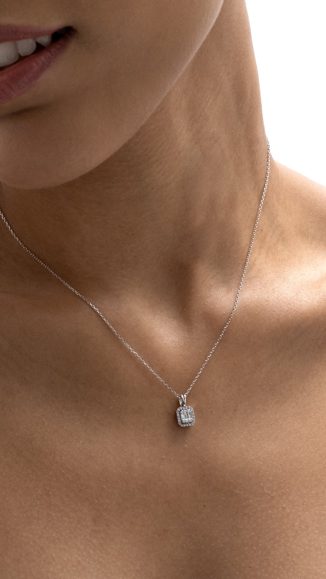 Colier MD30619 din aur alb 14k cu pandant dreptunghi si diamante - Bijuterii LA ROSA