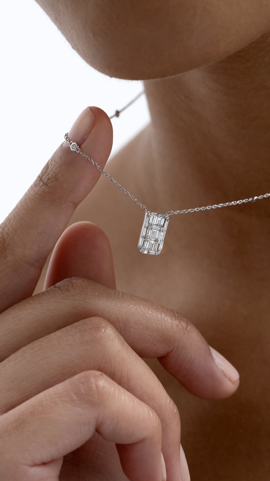 Colier MD47121 din aur alb 14k foma dreptunghi cu diamante - Bijuterii LA ROSA