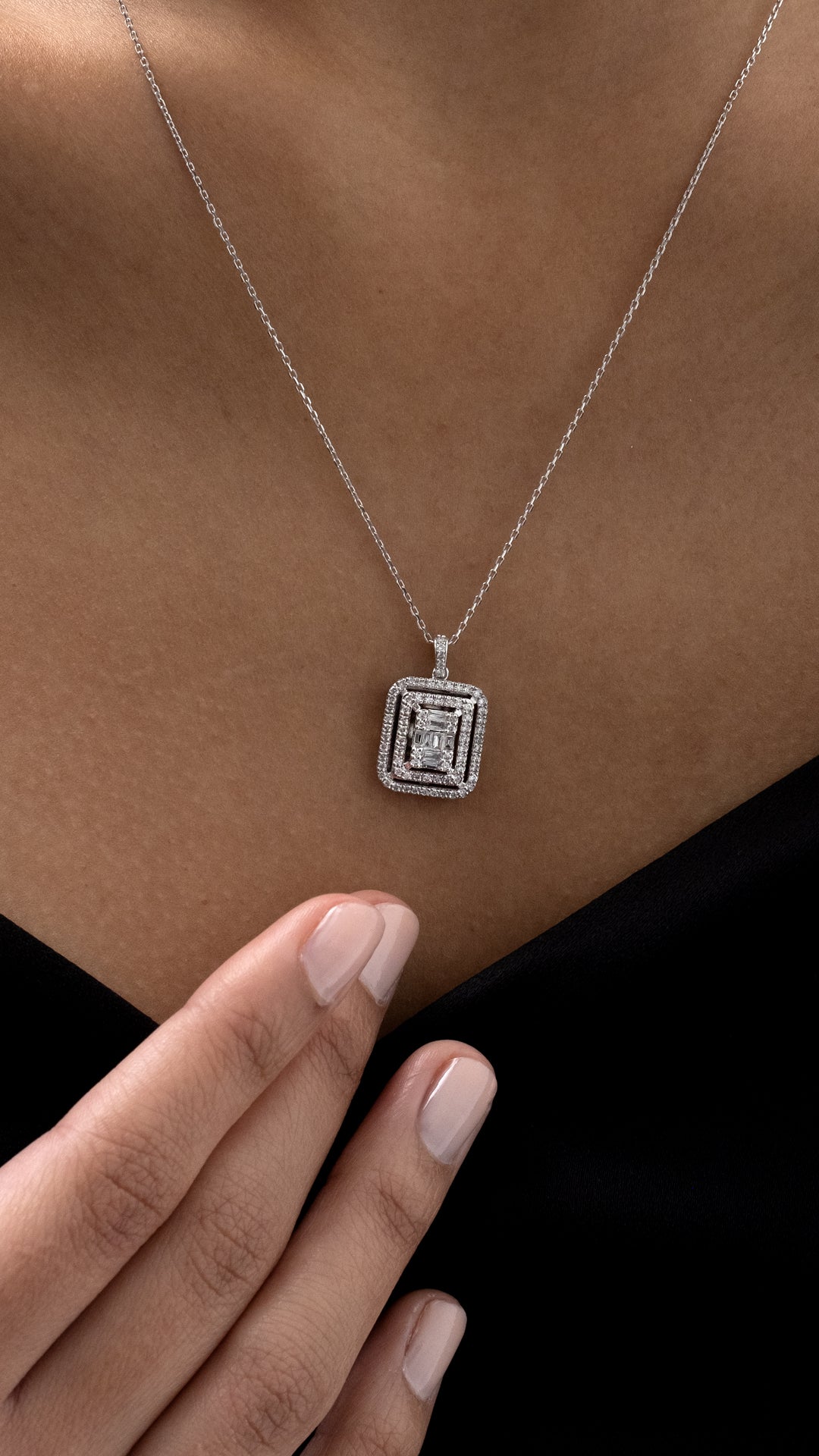 Colier MD50552 din aur alb 14k forma dreptunghi cu diamante - Bijuterii LA ROSA