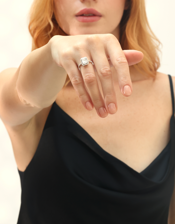 INEL R006183 DIN AUR ALB 14K FORMA DREPTUNGHI CU DIAMANTE BAGHETA - Bijuterii LA ROSA