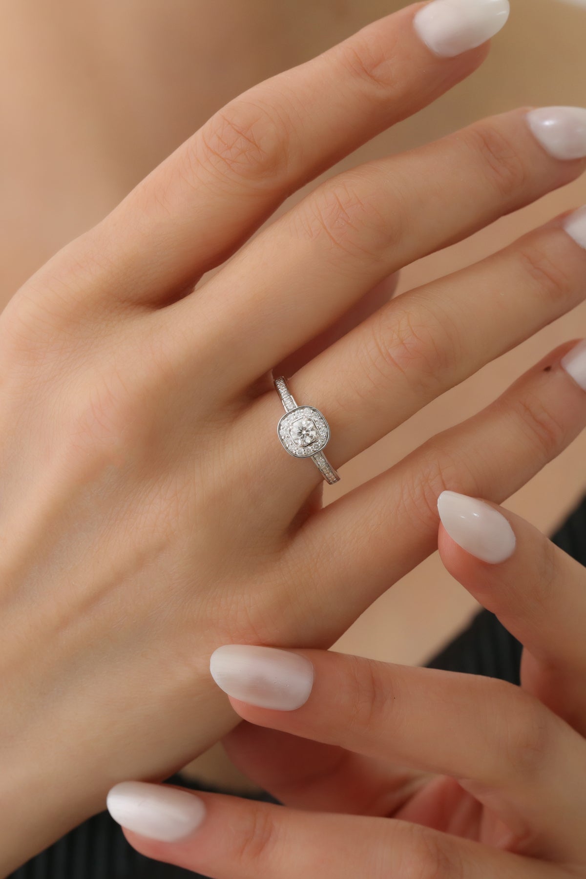 INEL DE LOGODNA LRY609 DIN AUR ALB 18K CU DIAMANT ROTUND - Bijuterii LA ROSA