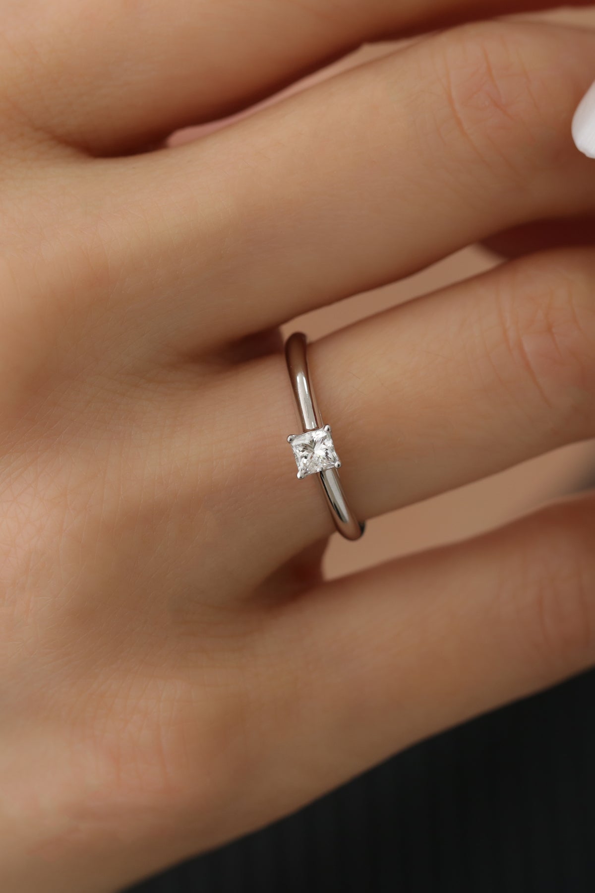 INEL DE LOGODNA LRY612 DIN AUR ALB 18K CU DIAMANT PRINCESS CUT - Bijuterii LA ROSA