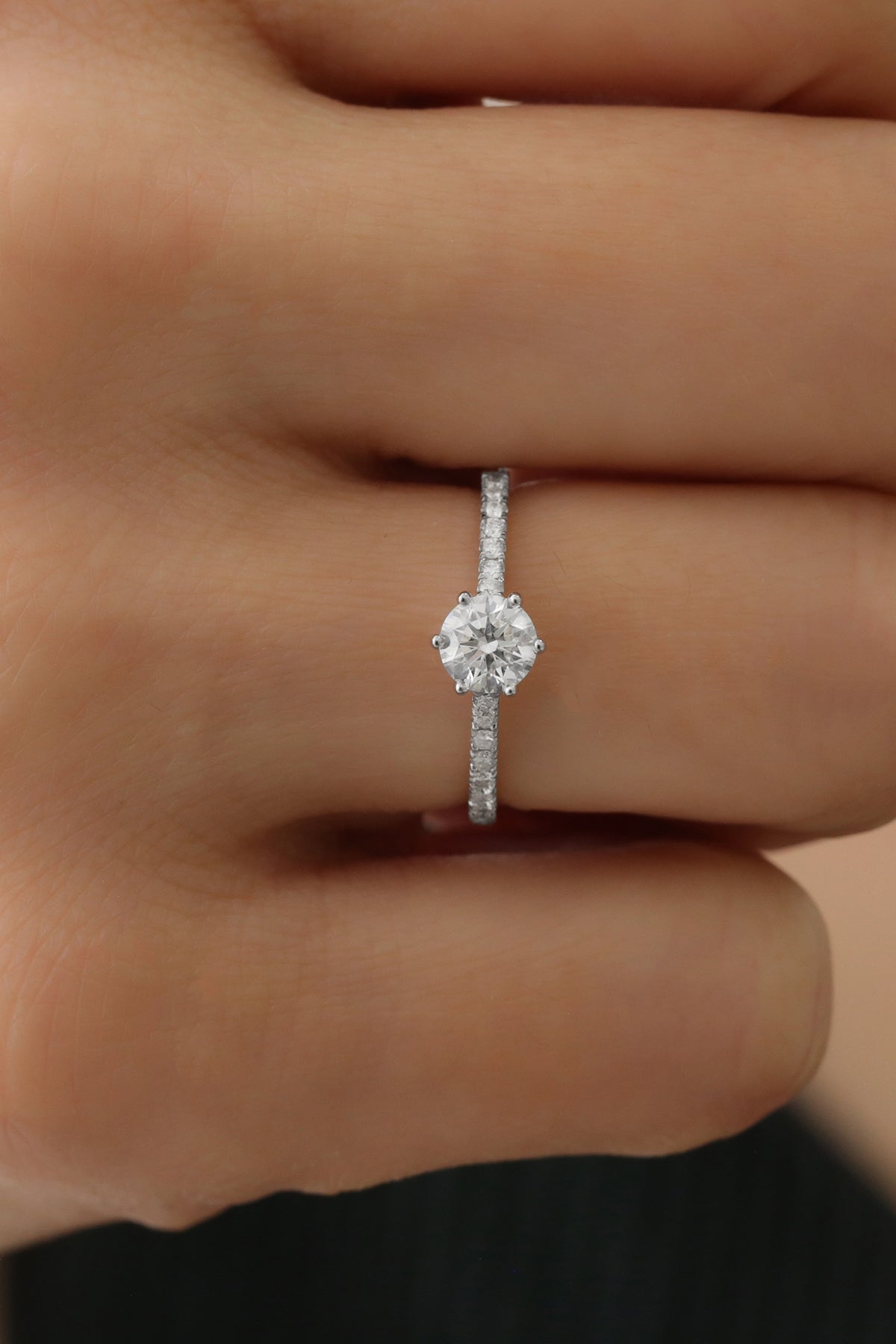 INEL DE LOGODNA LRY615 DIN AUR ALB 18K CU DIAMANT ROTUND - Bijuterii LA ROSA