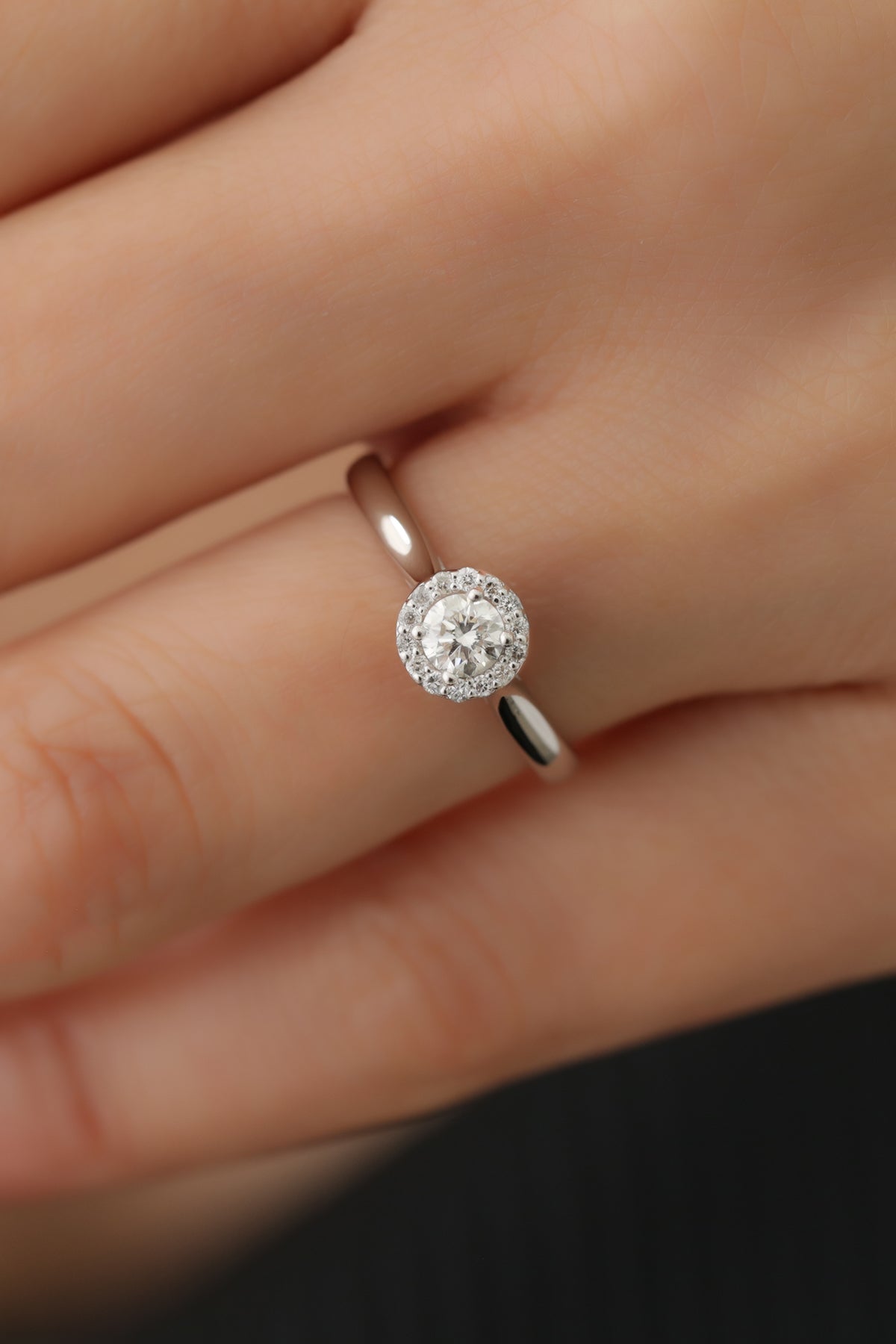 INEL DE LOGODNA LRY618 DIN AUR ALB 18K CU DIAMANT ROTUND - Bijuterii LA ROSA