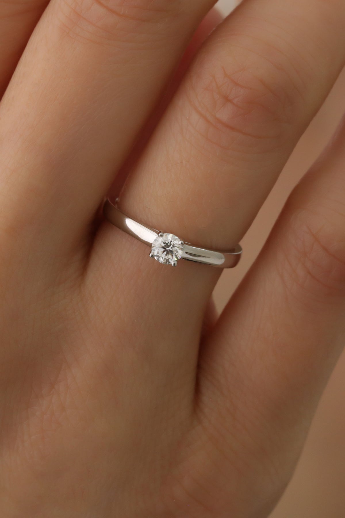 INEL DE LOGODNA LRY622 DIN AUR ALB 18K CU DIAMANT ROTUND - Bijuterii LA ROSA