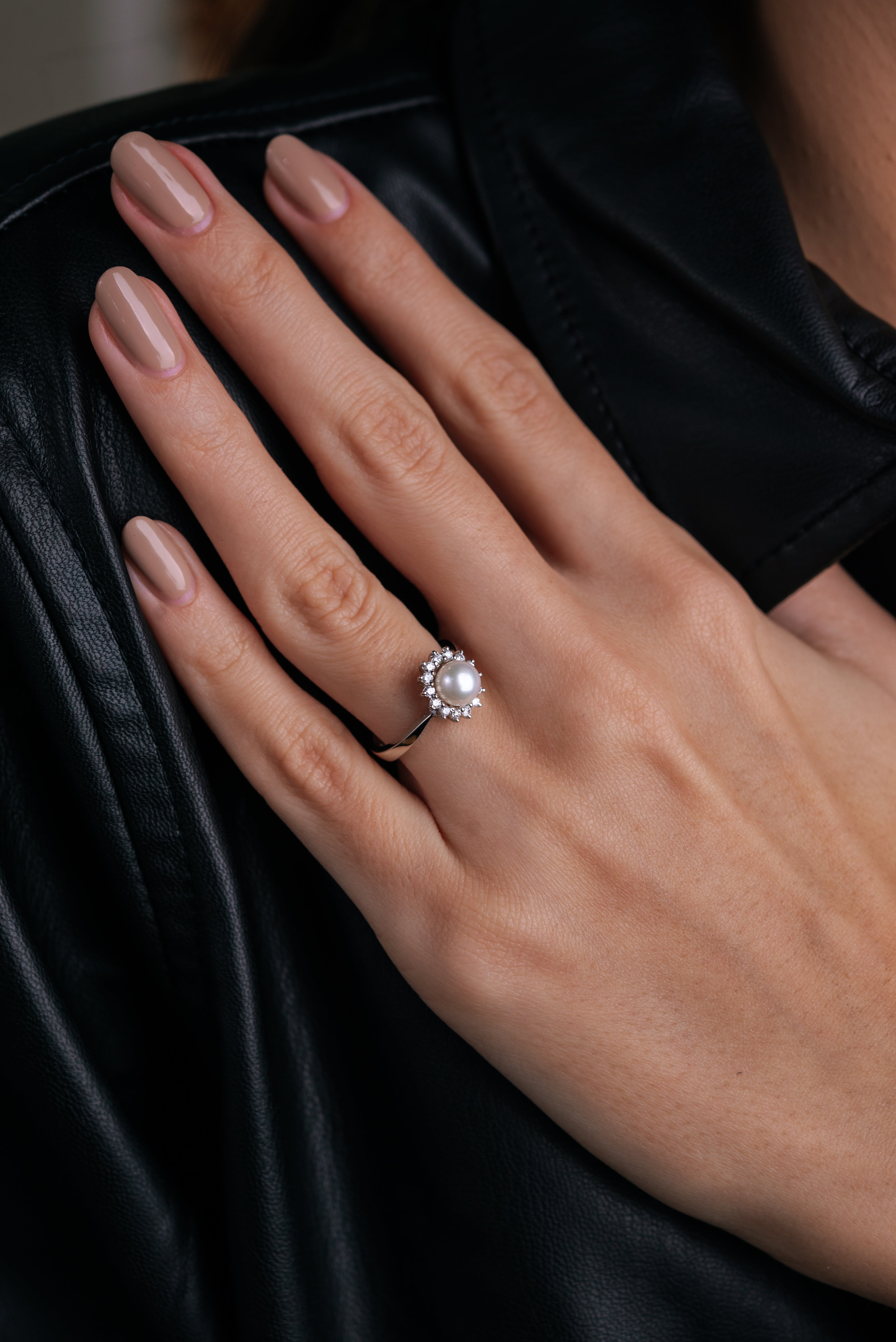 Inel LDRA1515 din aur alb 14k cu diamante si perla - Bijuterii LA ROSA