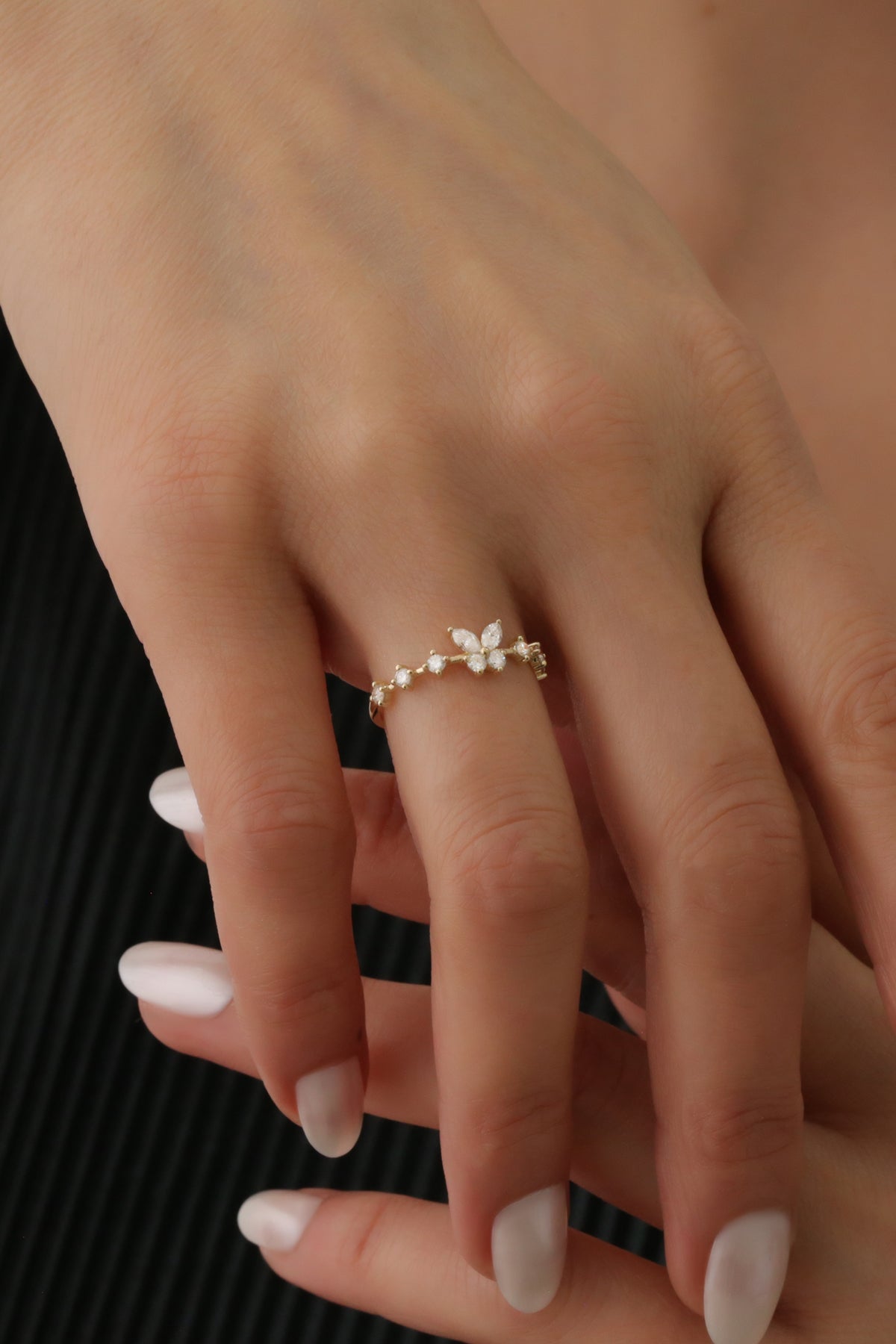 INEL MYSTIC DREAM DIN AUR GALBEN 14K FORMA FLUTURE CU DIAMANTE - Bijuterii LA ROSA