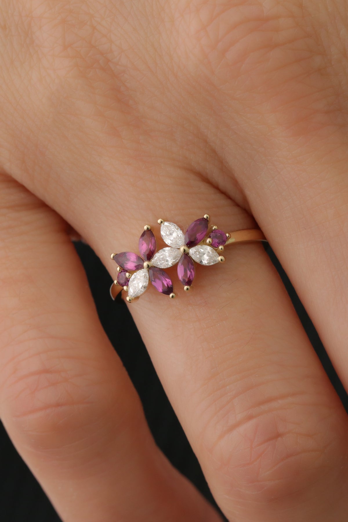 INEL TWILIGHT WISP DIN AUR GALBEN 14K CU DIAMANT SI TOPAZ - Bijuterii LA ROSA