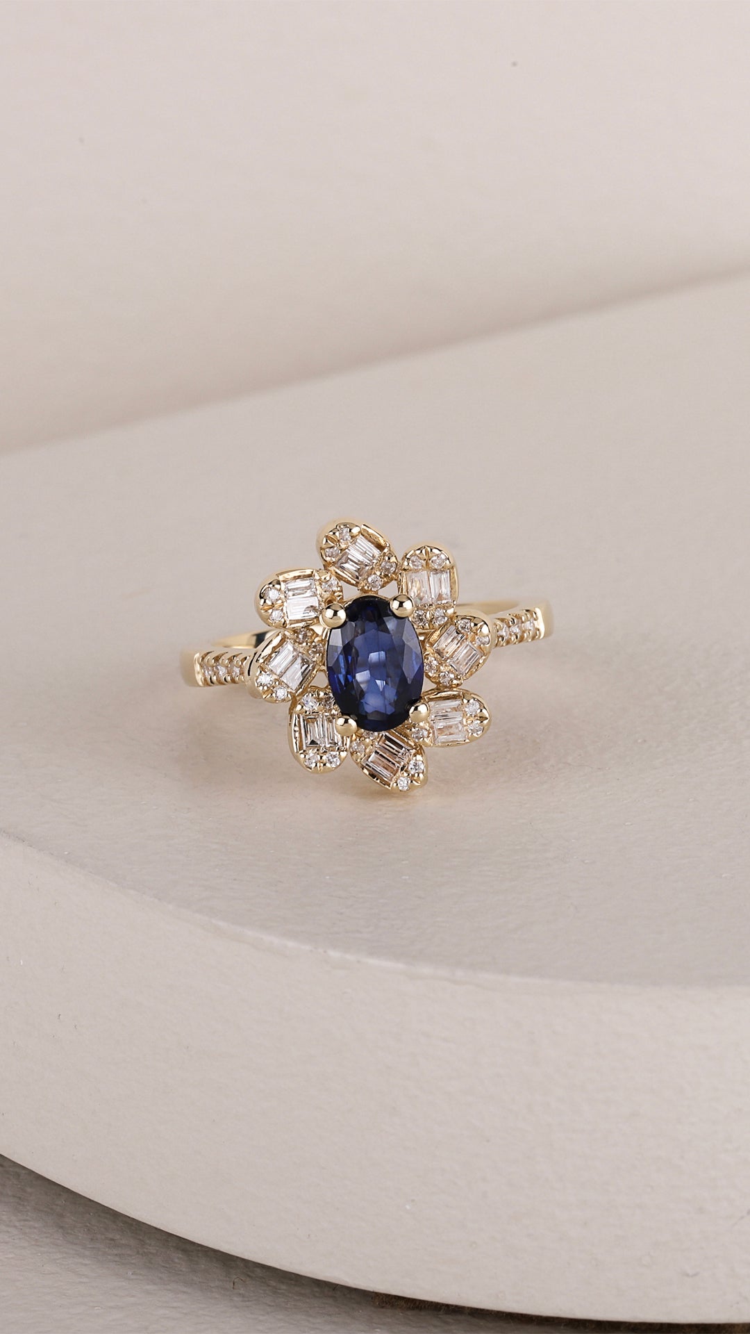 Inel CN0547R din aur galben 14k cu diamante si safir - Bijuterii LA ROSA