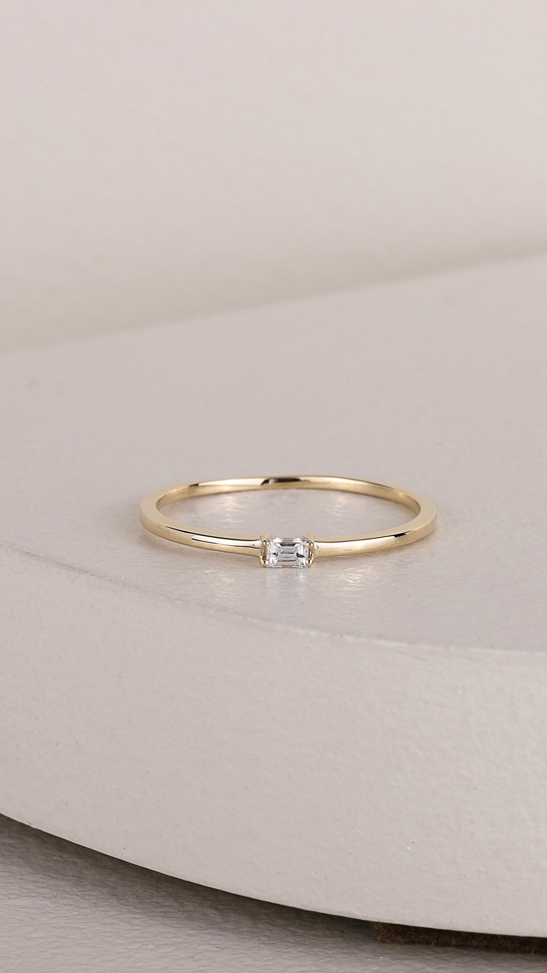 Inel HD0091R din aur galben 14k cu diamant bagheta - Bijuterii LA ROSA