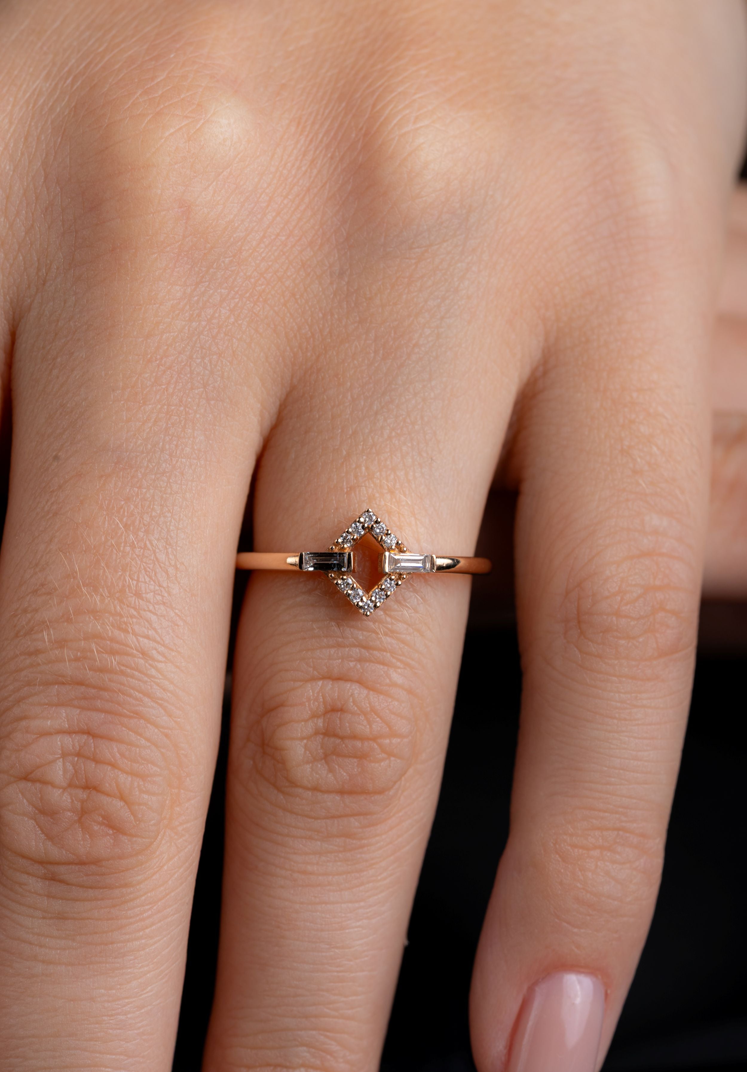 Inel romb MD40463 aur roz 14k cu diamante naturale baguette 0.08ct si rotunde 0.05ct