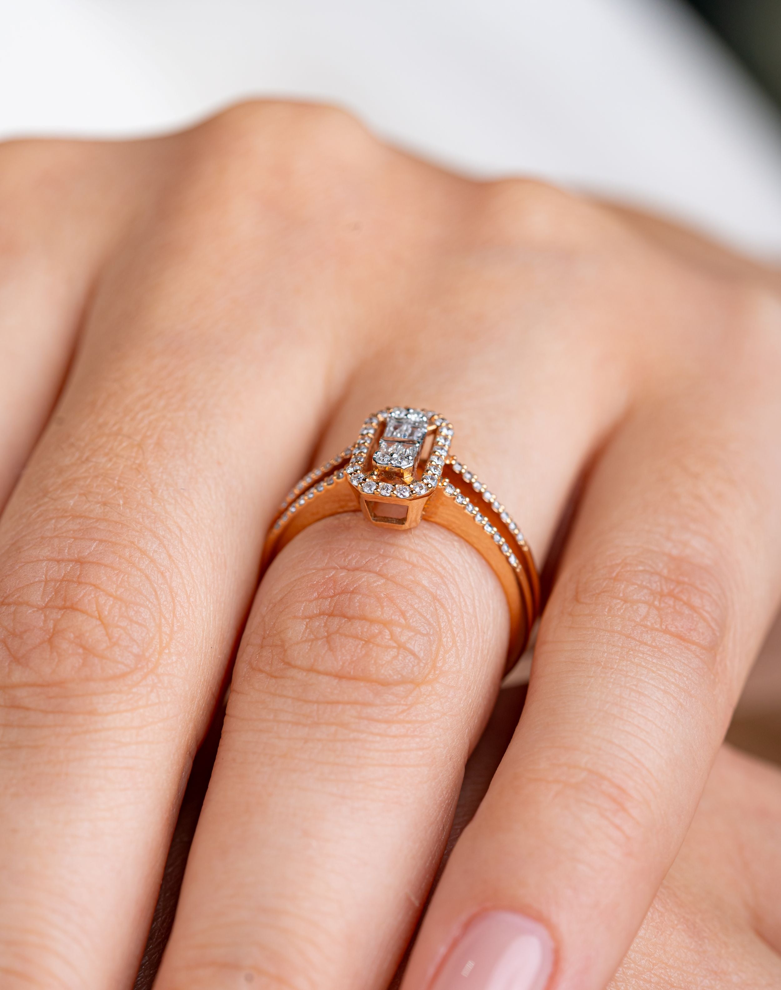 Inel MD42825 aur roz 18k cu diamante naturale baguette 0.05ct si rotunde 0.23ct