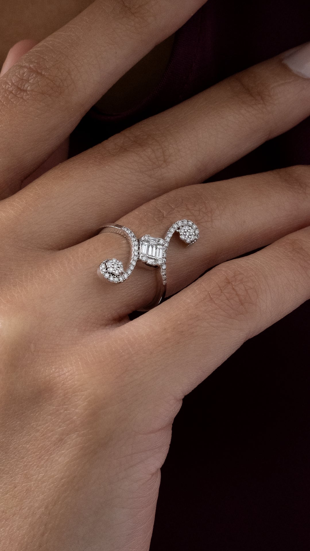 Inel MD45022 forma ondulata din aur alb 14k cu diamante - Bijuterii LA ROSA