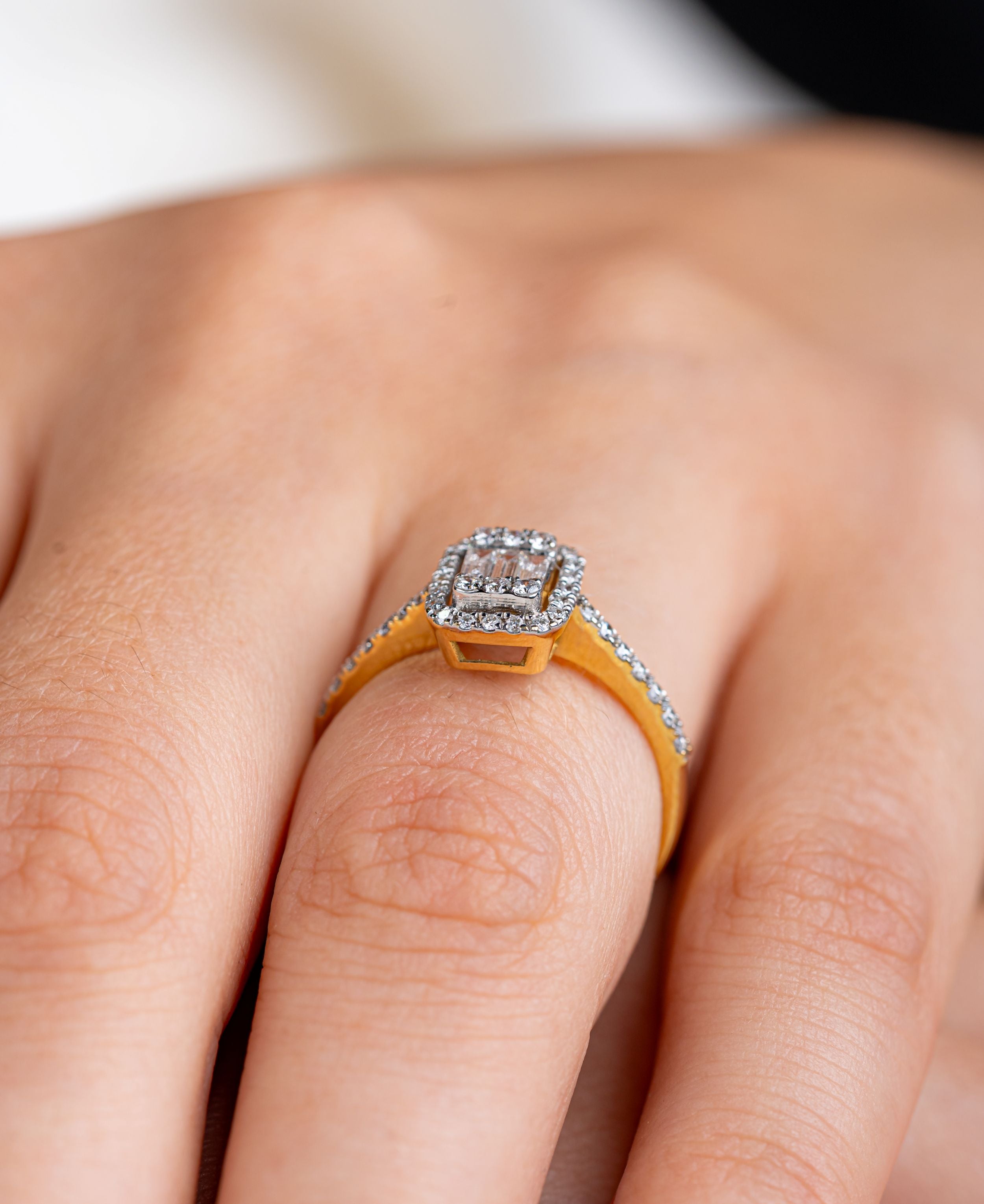 Inel MD45958 aur galben 14k cu diamante naturale baguette 0.16ct si rotunde 0.26ct