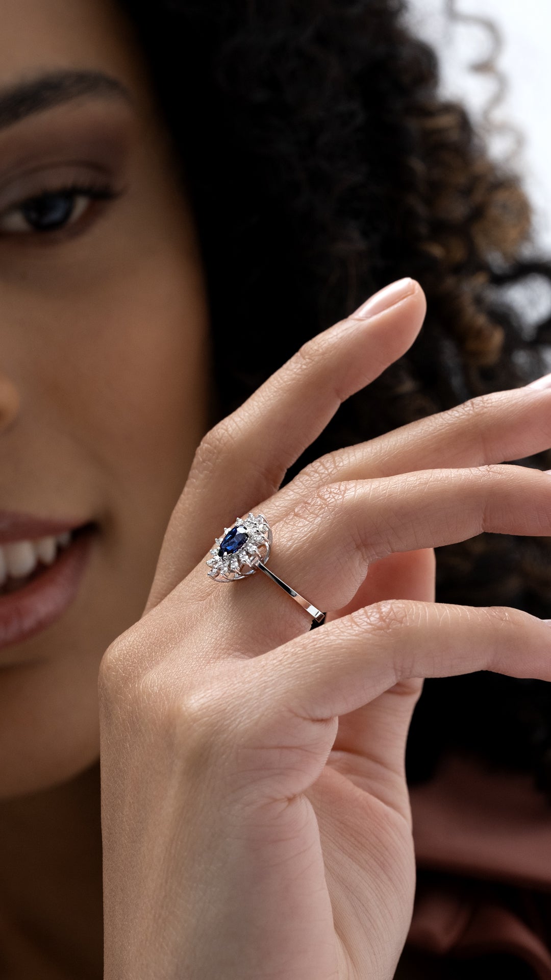 Inel MD52424 din aur alb 14k cu safir forma para si diamante - Bijuterii LA ROSA