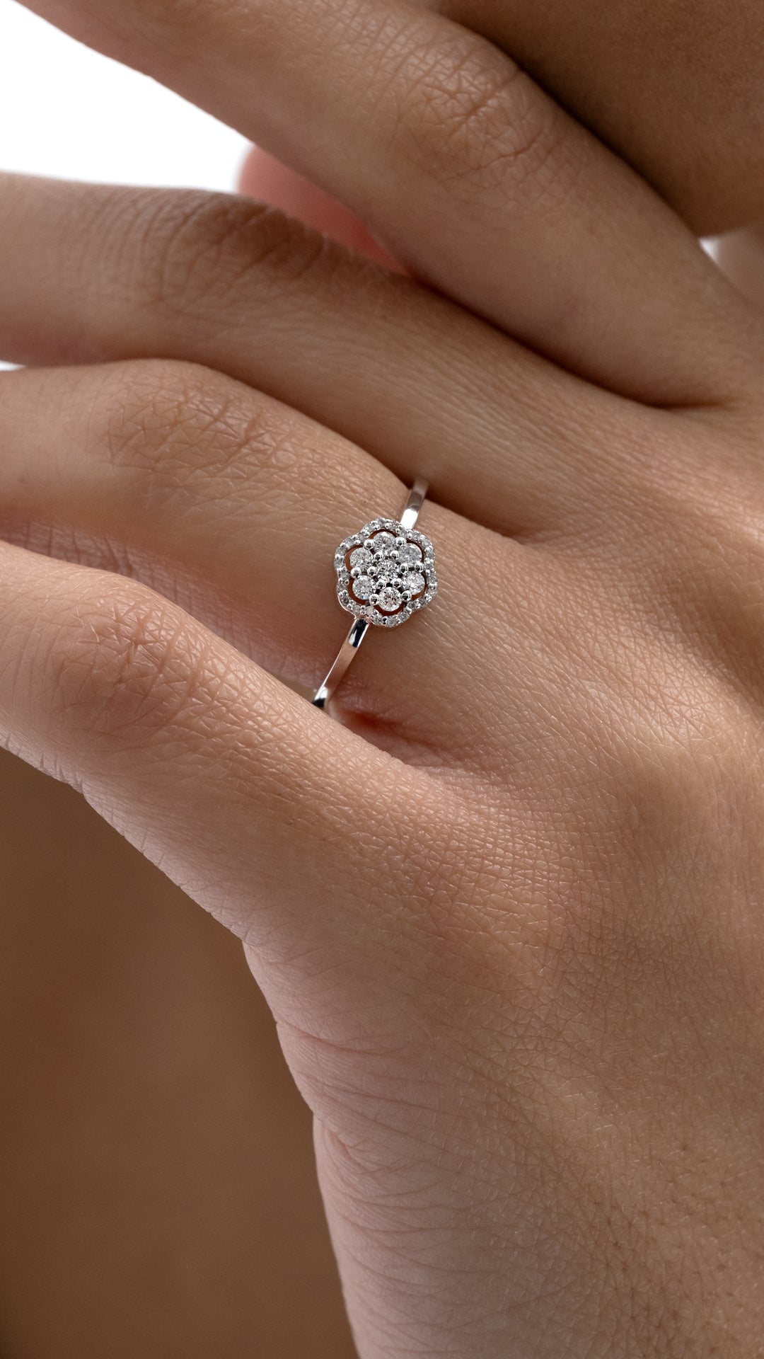 Inel MD54256 din aur alb 14k forma floare cu diamante - Bijuterii LA ROSA