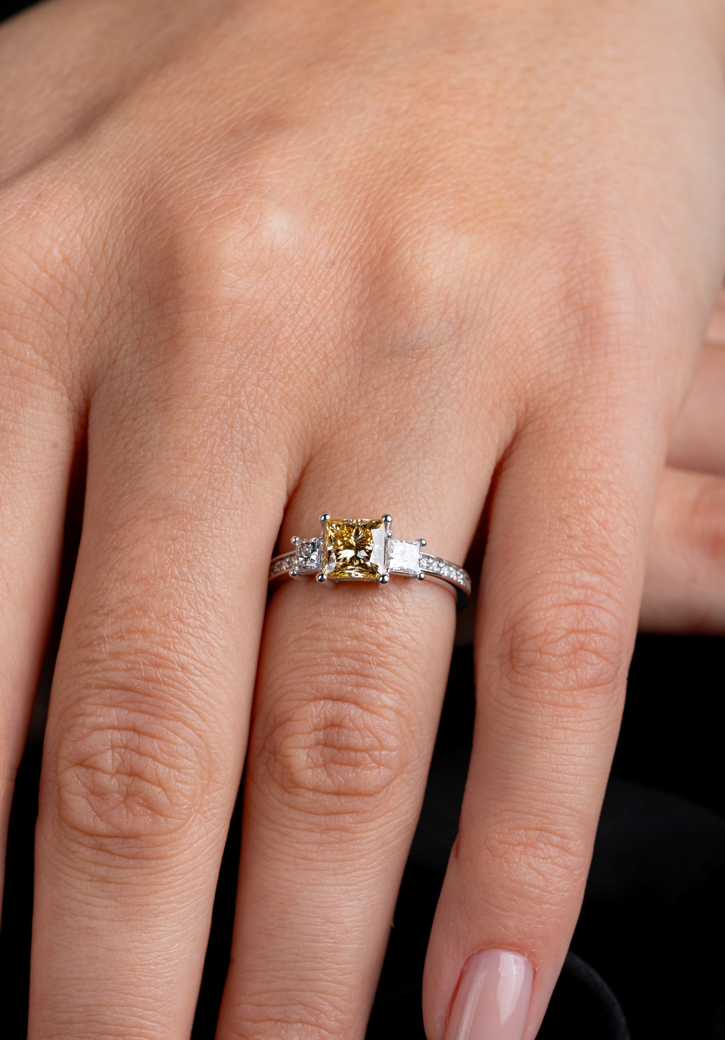 Inel de logodna LRLB009 din aur alb 14K cu diamant lab grown galben, princess cut