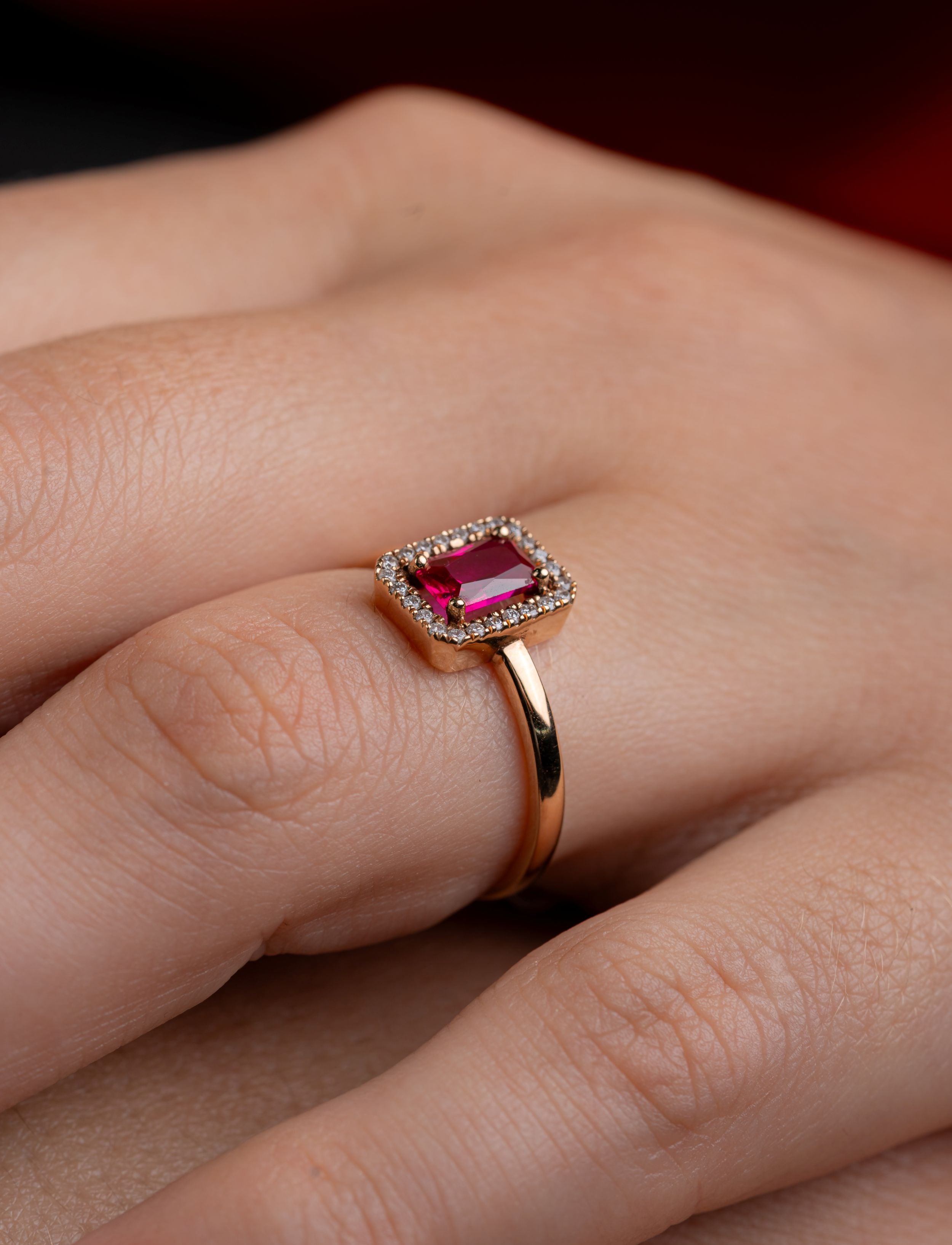 Inel R001637 din Aur Roz 14K cu Diamante Naturale Si Rubin