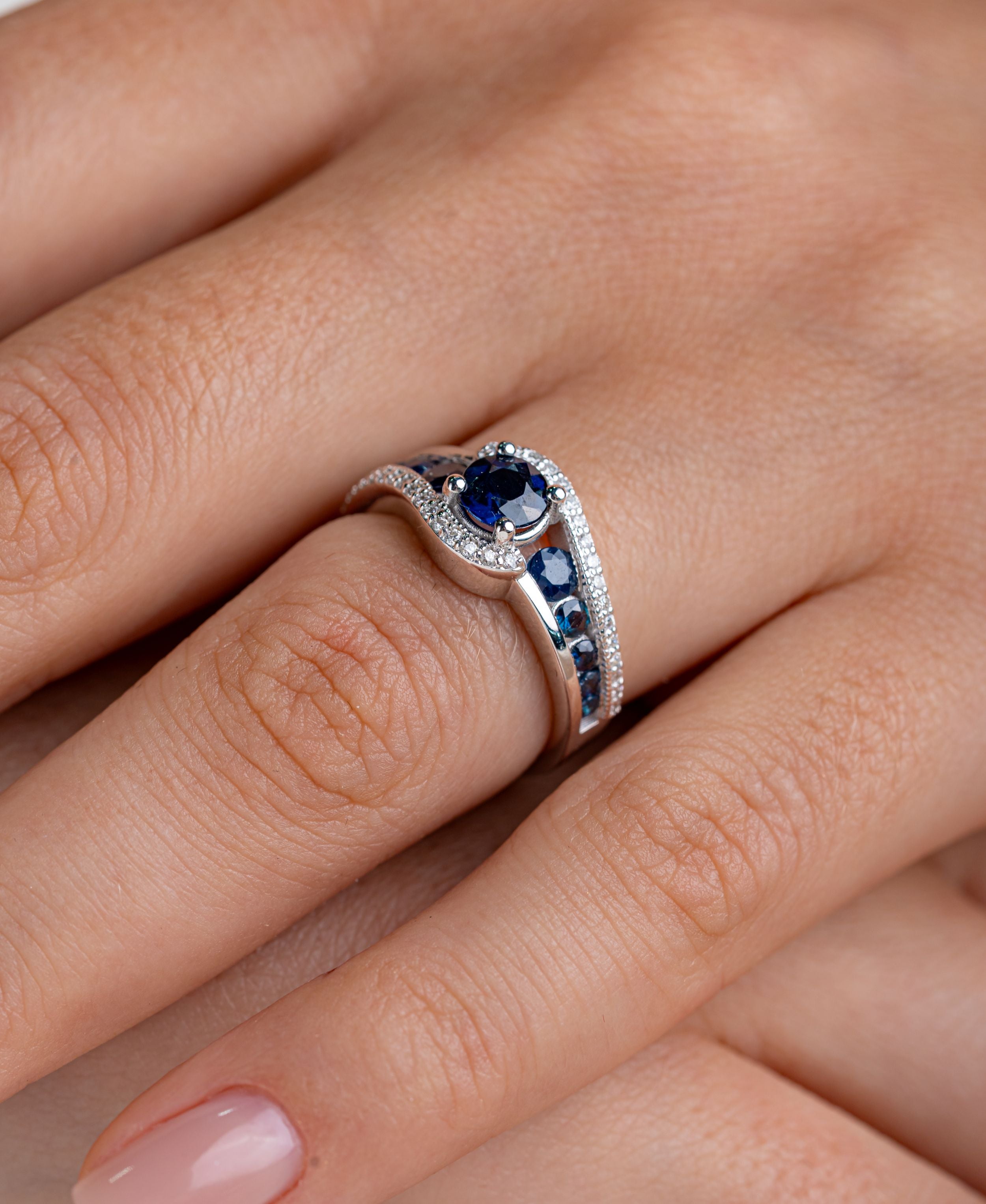 Inel R002027 din aur alb 18k cu safire 0.70ct si diamante naturale 0.50ct