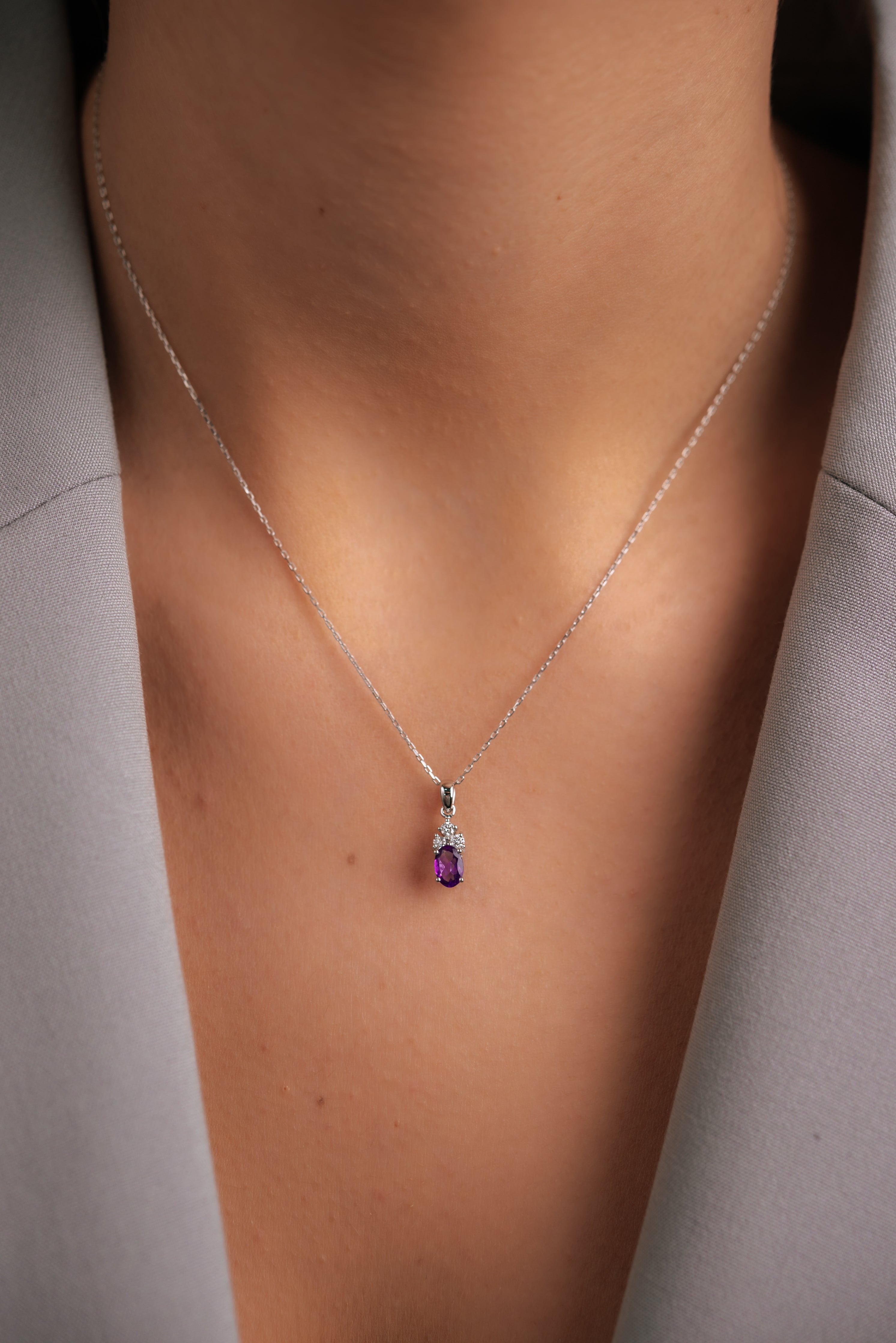 COLIER LDNA0172 DIN AUR ALB 18K FORMA OVALA CU DIAMANTE SI AMETIST - Bijuterii LA ROSA