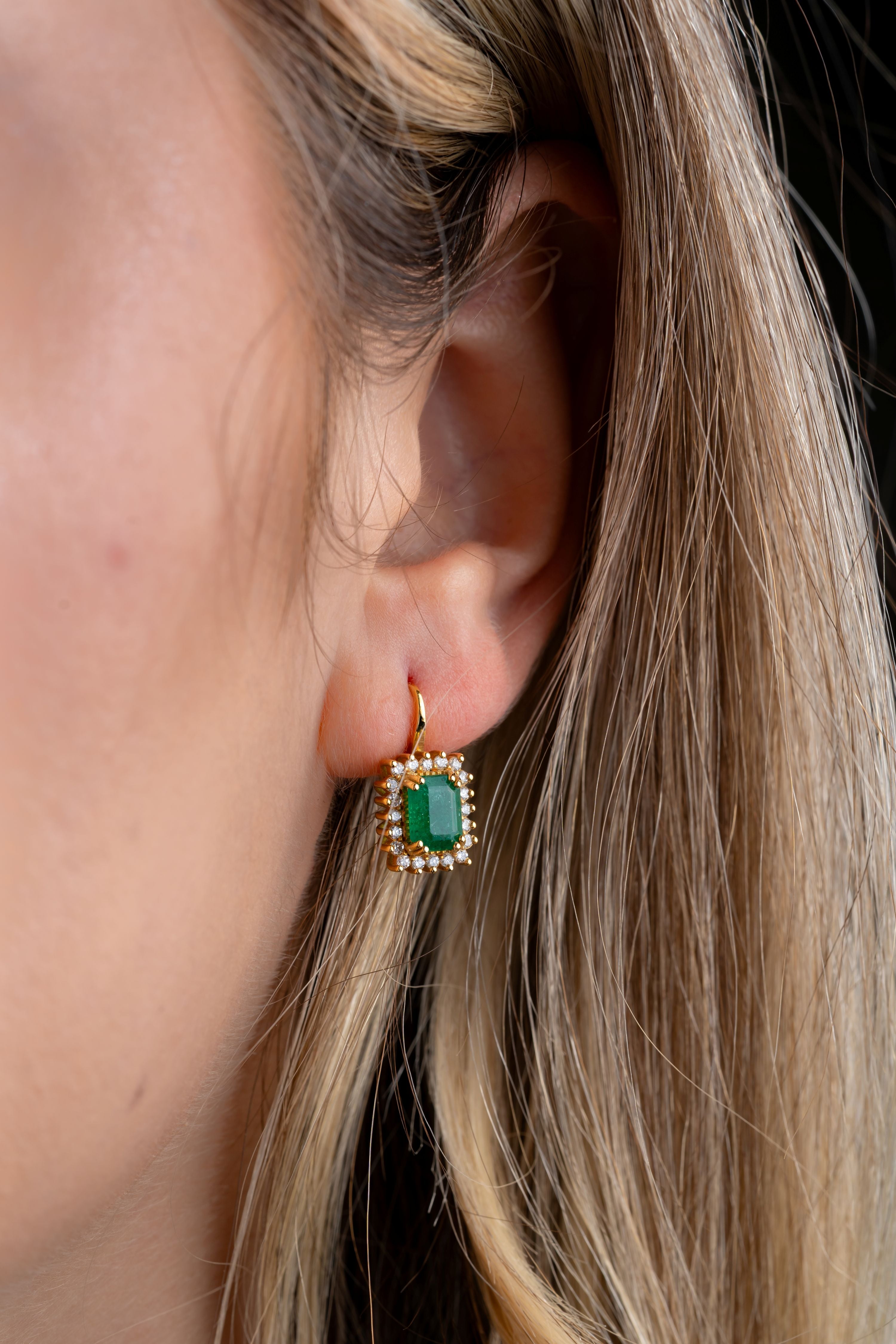 Cercei LRVA0374 din aur galben 18k cu smarald si Diamante Naturale