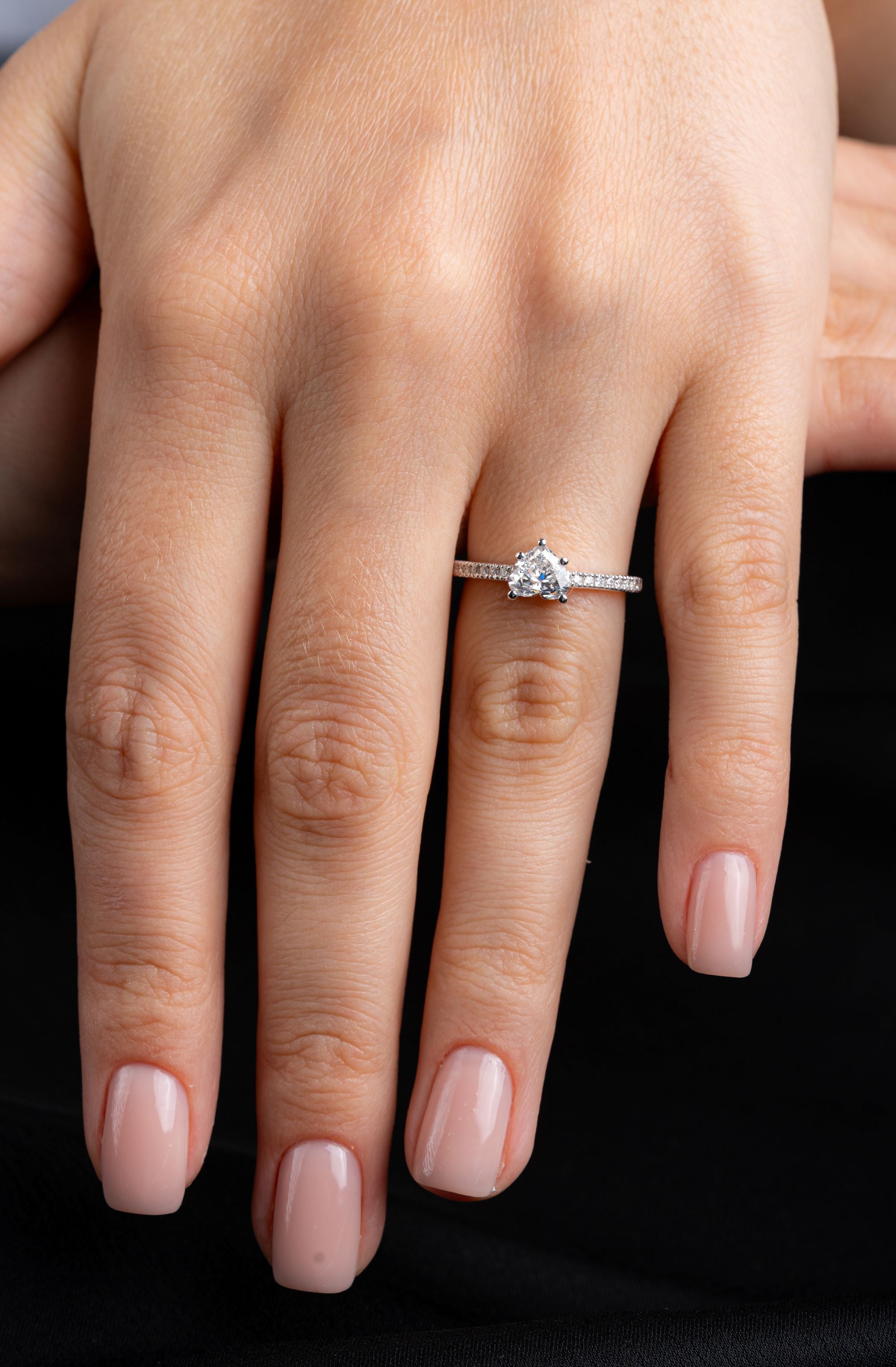 Inel de logodna Lry014 aur alb 18k cu diamant natural heart 0.75ct si diamante naturale 0.11ct