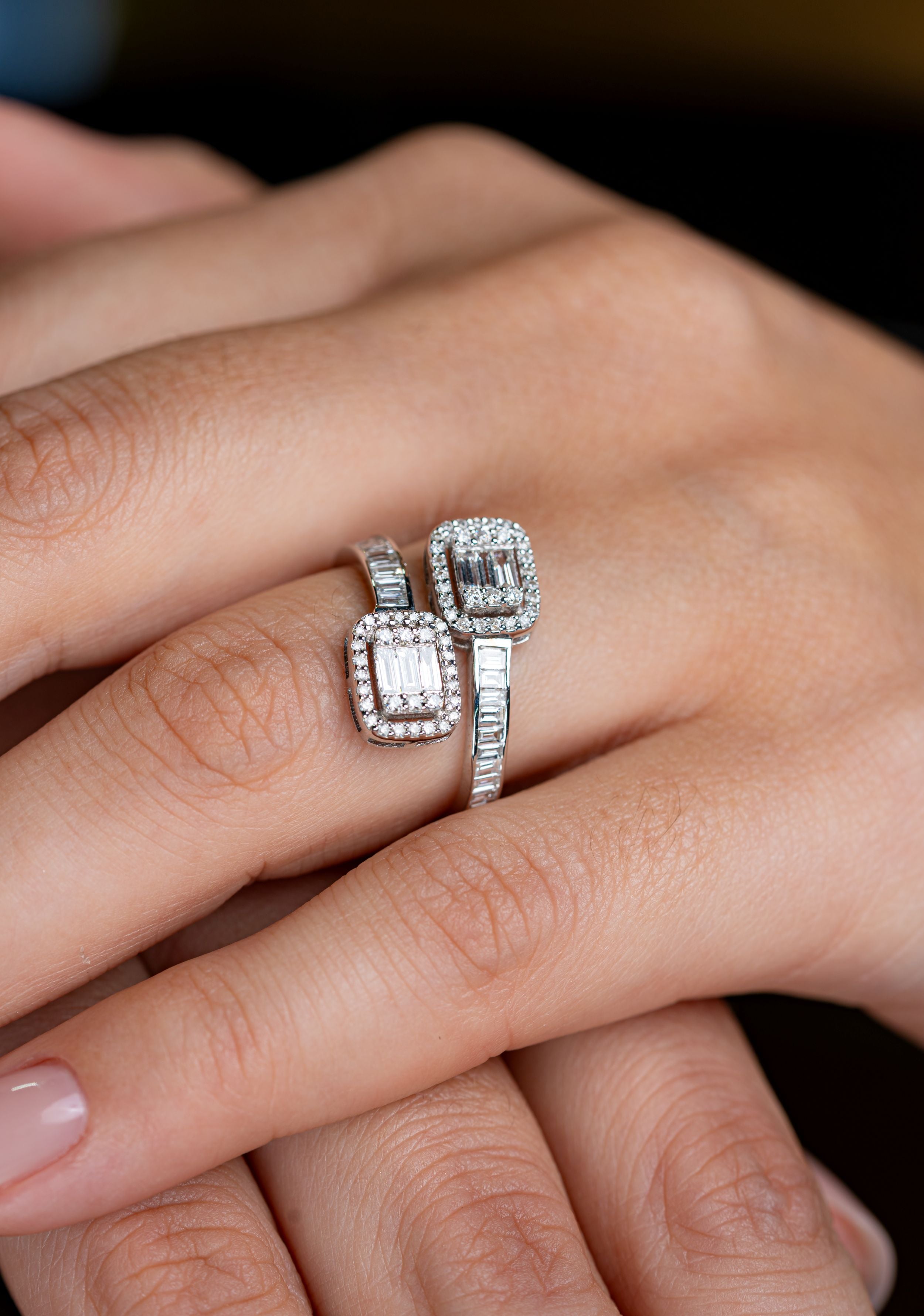 Inel MD44556 aur alb 18k cu diamante naturale baguette 0.69ct si rotunde 0.26ct