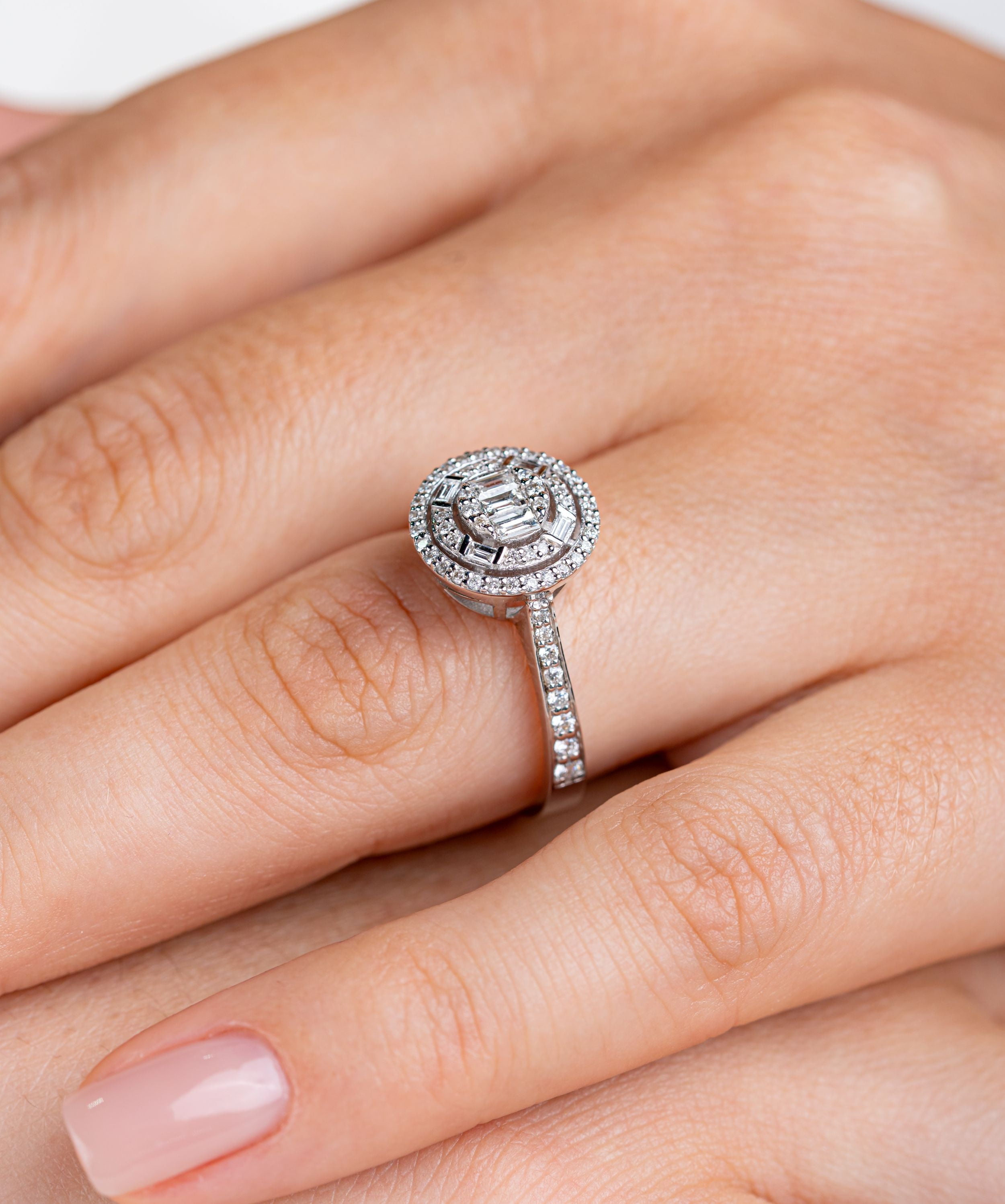 Inel MD56371 aur alb 18k cu diamante naturale baguette 0.22ct si rotunde 0.33ct