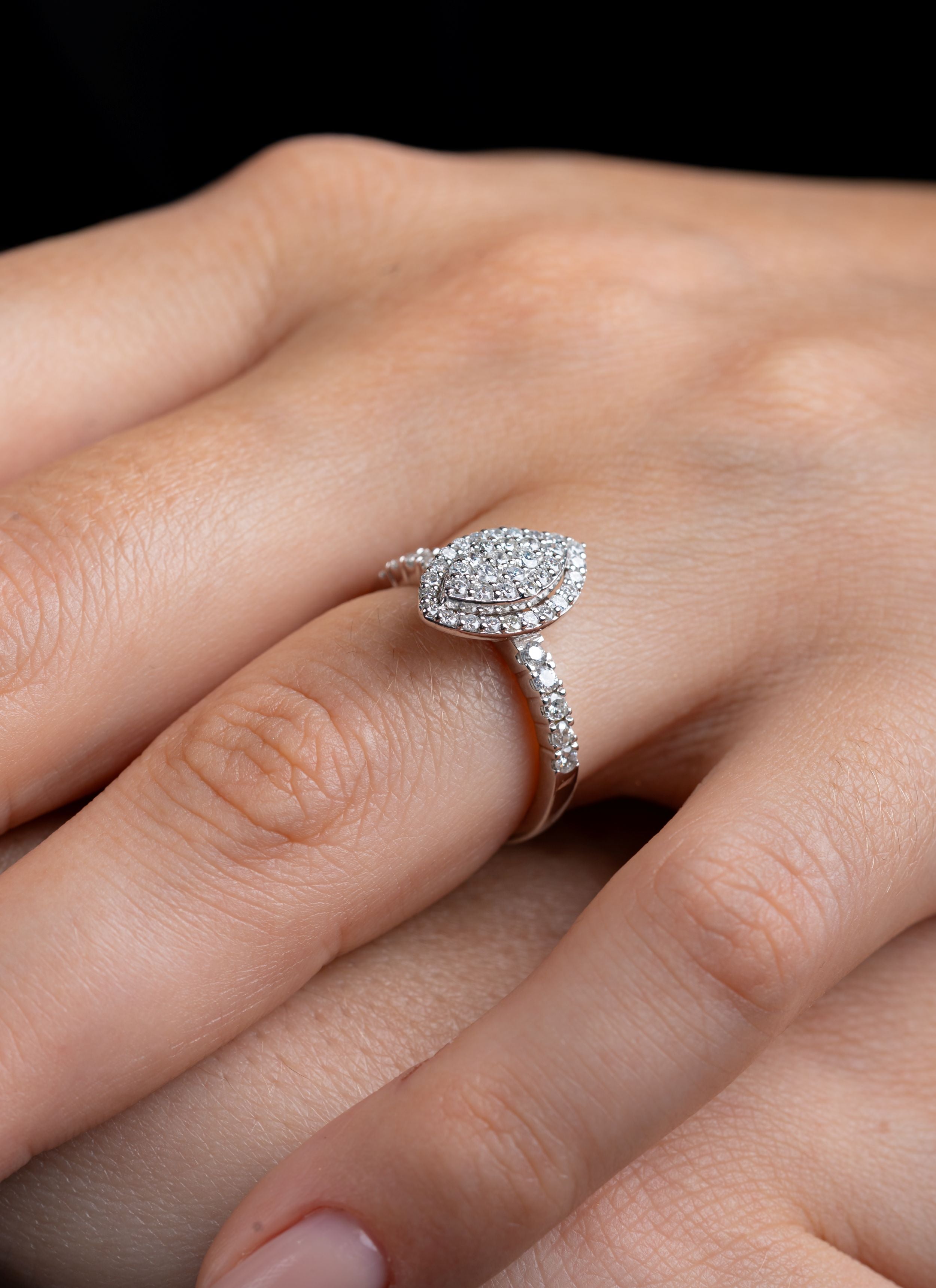 Inel Md05049 din Aur Alb 14K Forma Marquise cu Diamante Naturale