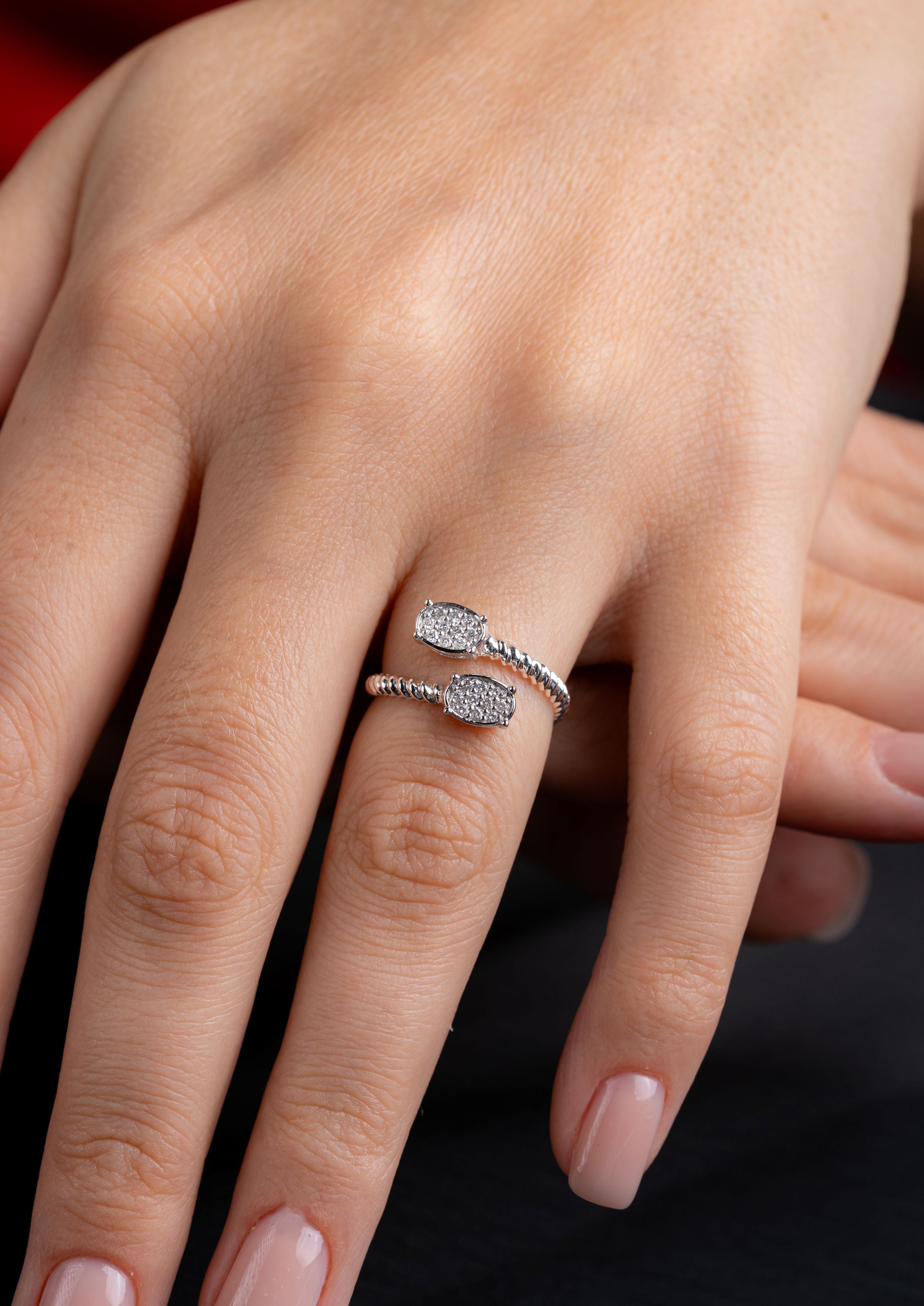 Inel R000613 din Aur Alb 14K Forma Ovala cu Diamante Naturale