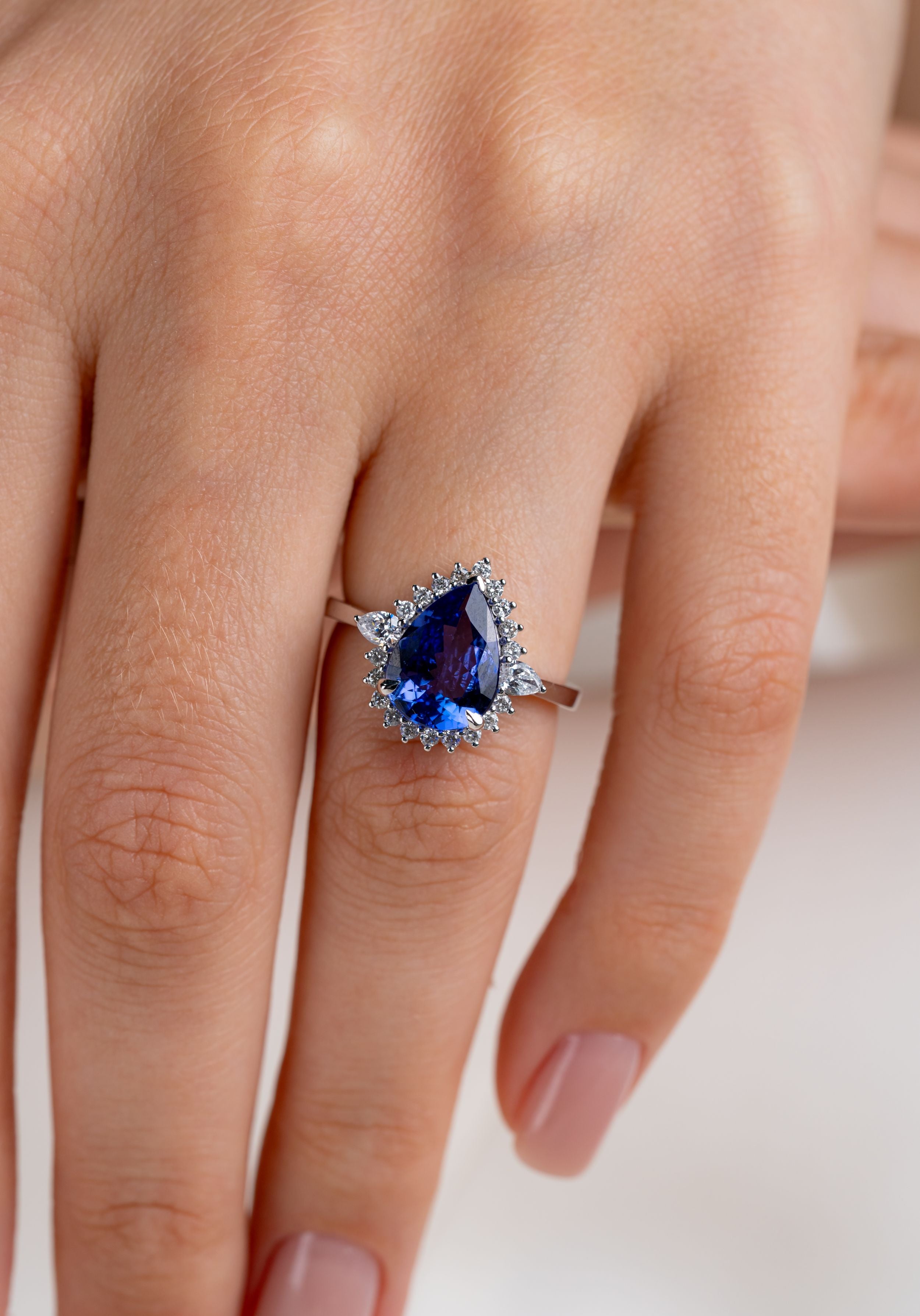 Inel R006122 aur alb 14k cu tanzanit 2.37ct si diamante naturale 0.17ct si 0.22ct