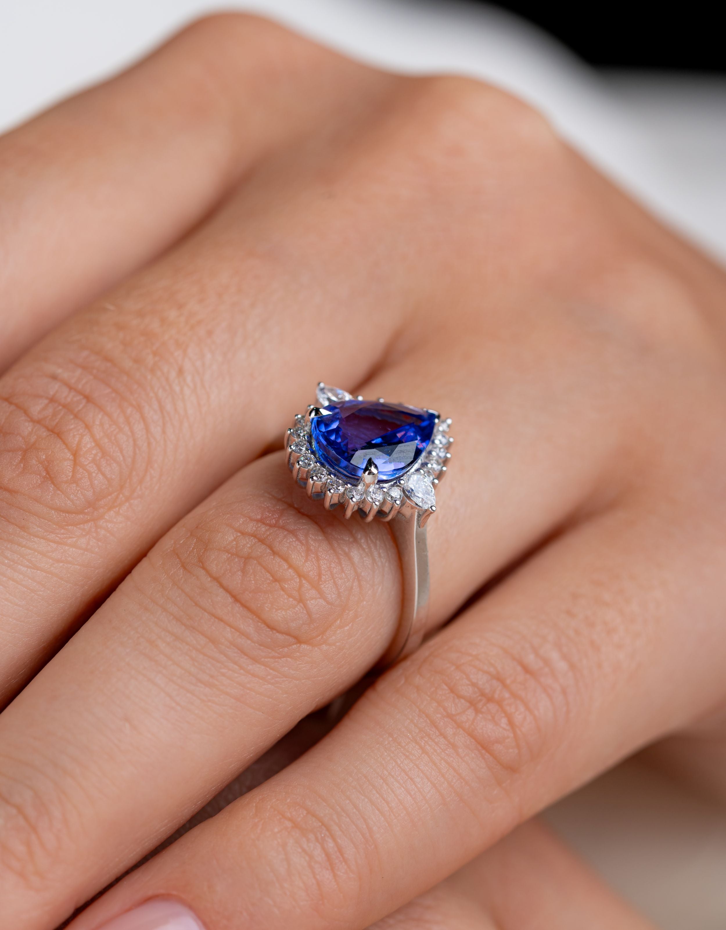 Inel R006122 aur alb 14k cu topaz 2.37ct si diamante naturale 0.17ct si 0.22ct